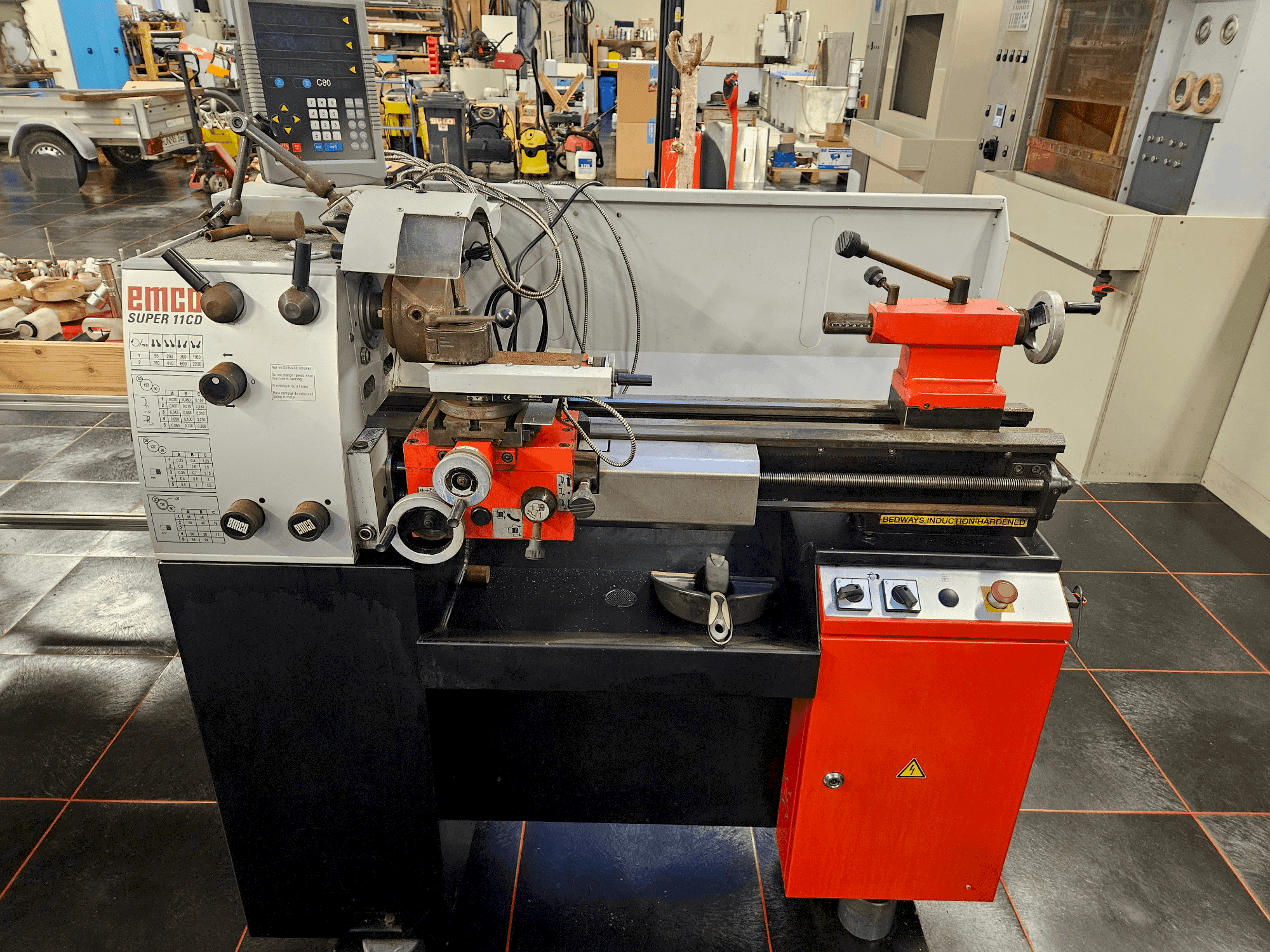 Prikaz stroja EMCO SUPER11 CD sprijeda