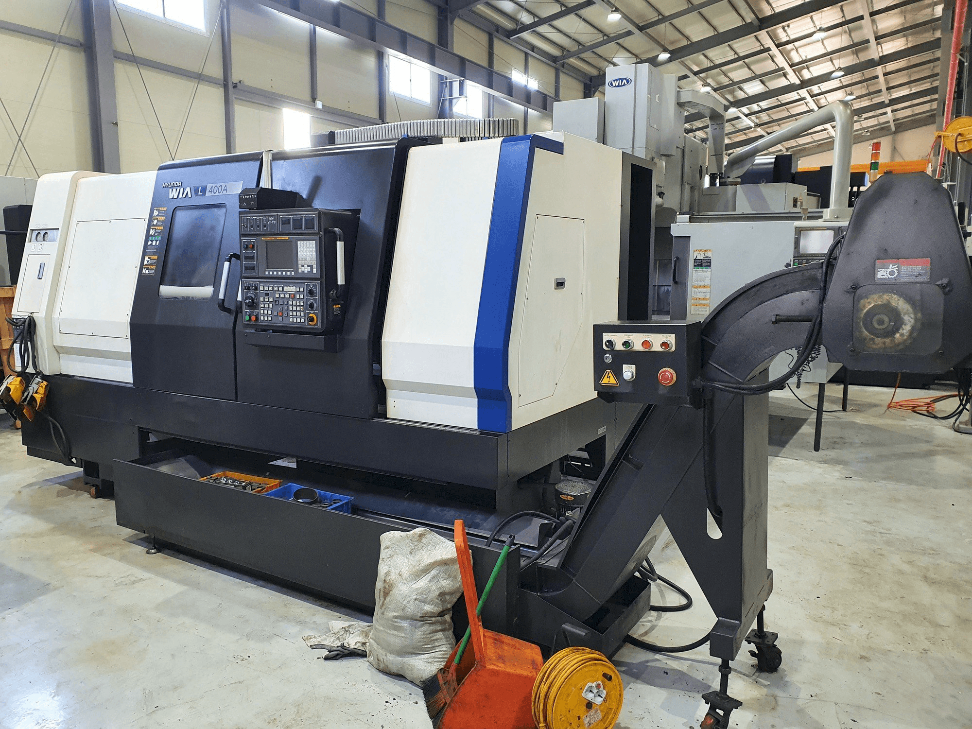 Prikaz stroja Hyundai Wia L400A sprijeda