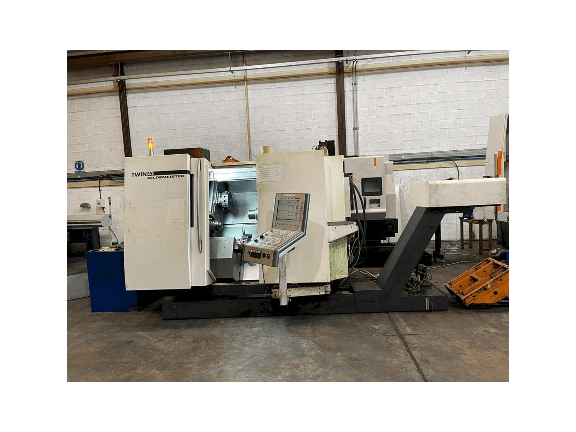 Prikaz stroja DMG GILDEMEISTER TWIN 42 Rg1 sprijeda