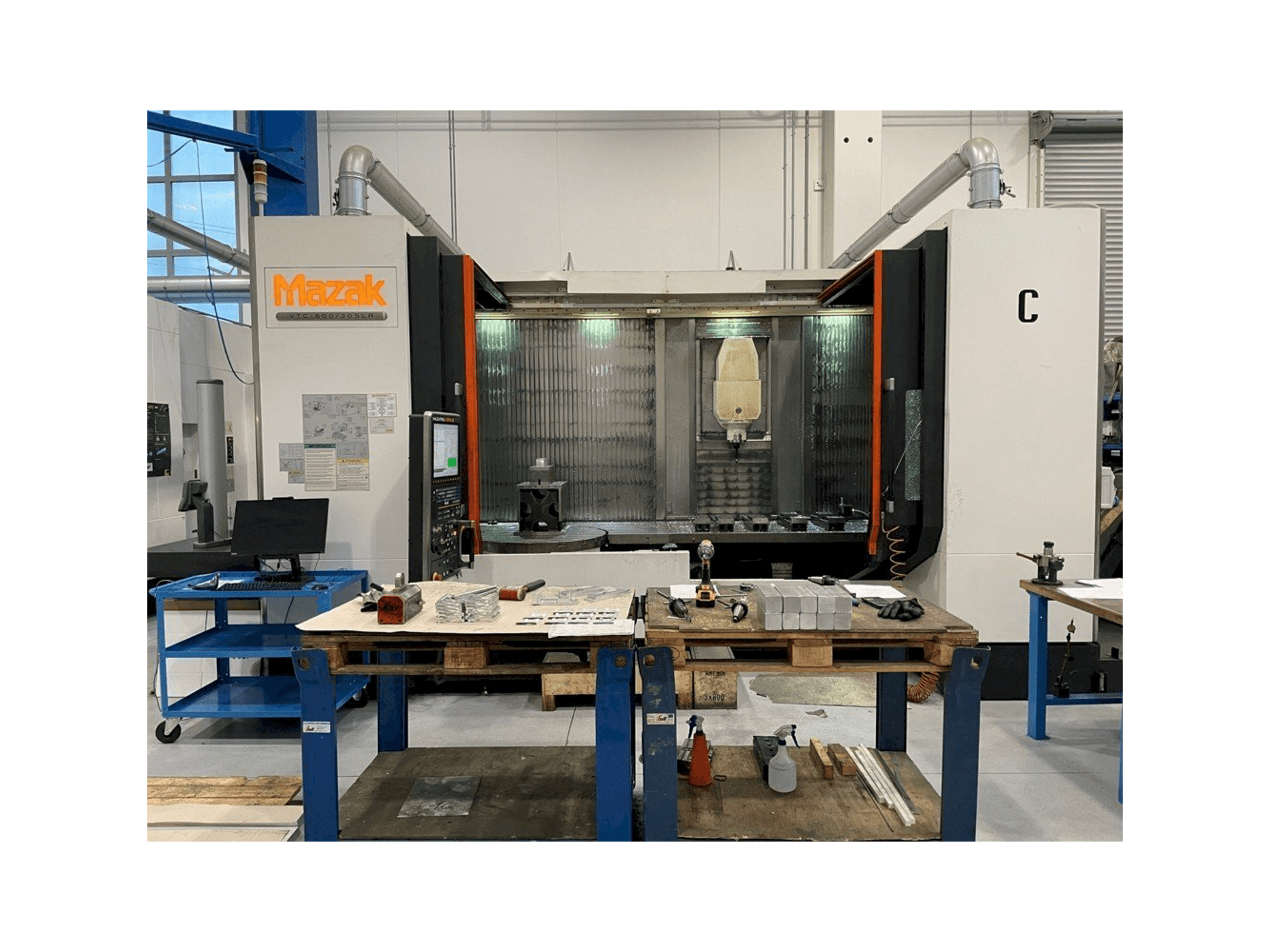 Prikaz stroja Mazak VTC 800/30 SLR sprijeda