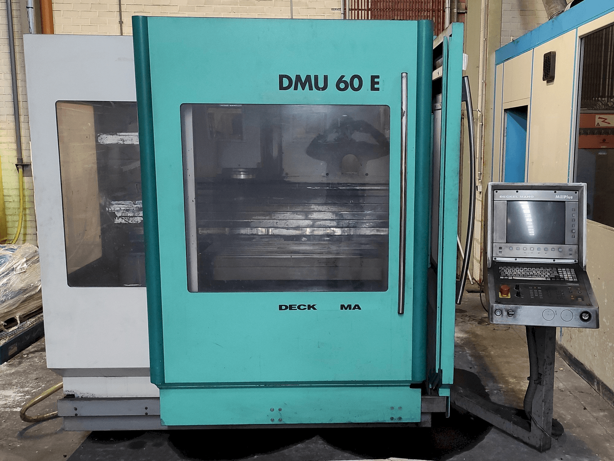 Prikaz stroja DECKEL MAHO DMU 60 E sprijeda