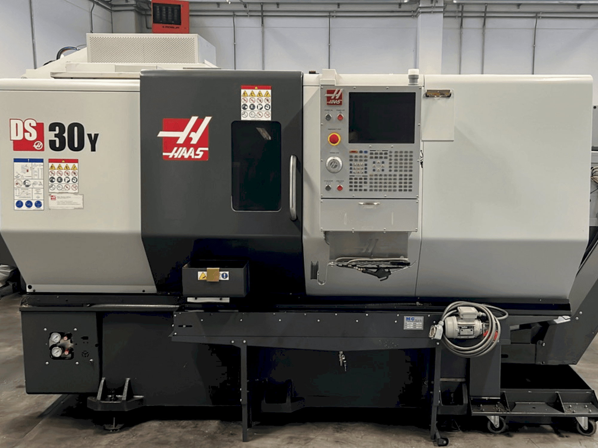 Prikaz stroja HAAS DS30Y sprijeda