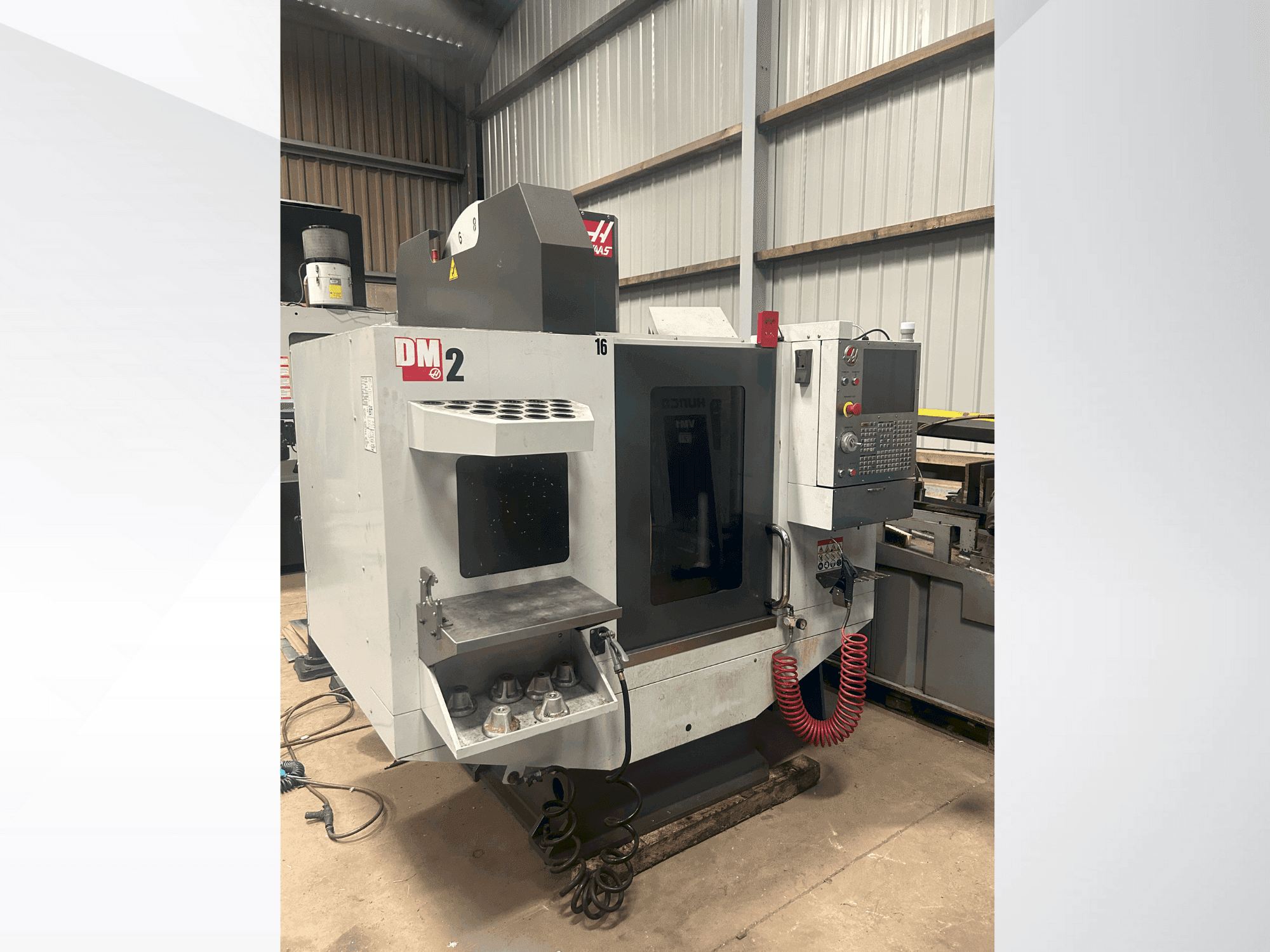 Prikaz stroja HAAS DM-2 sprijeda