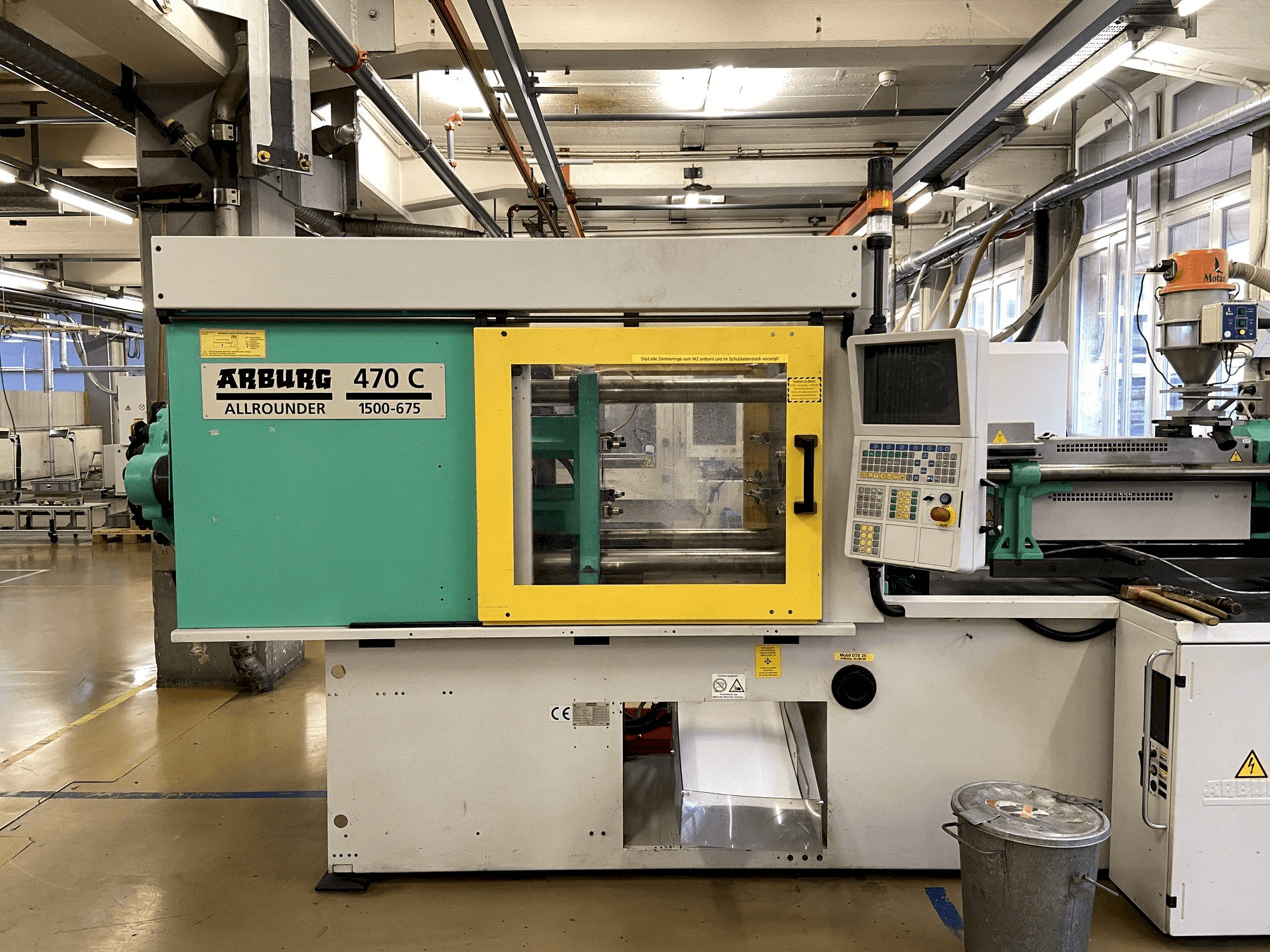 Prikaz stroja Arburg 470C 1500-675 sprijeda