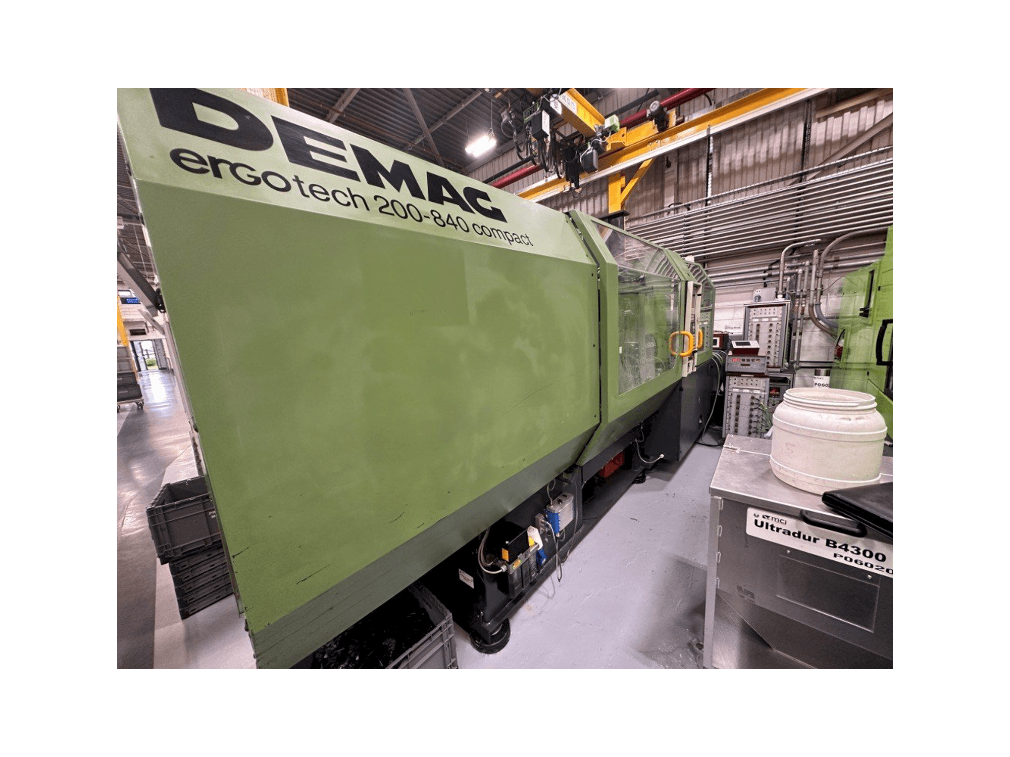 Prikaz lijeve strane stroja DEMAG Ergotech 200-840 Compact