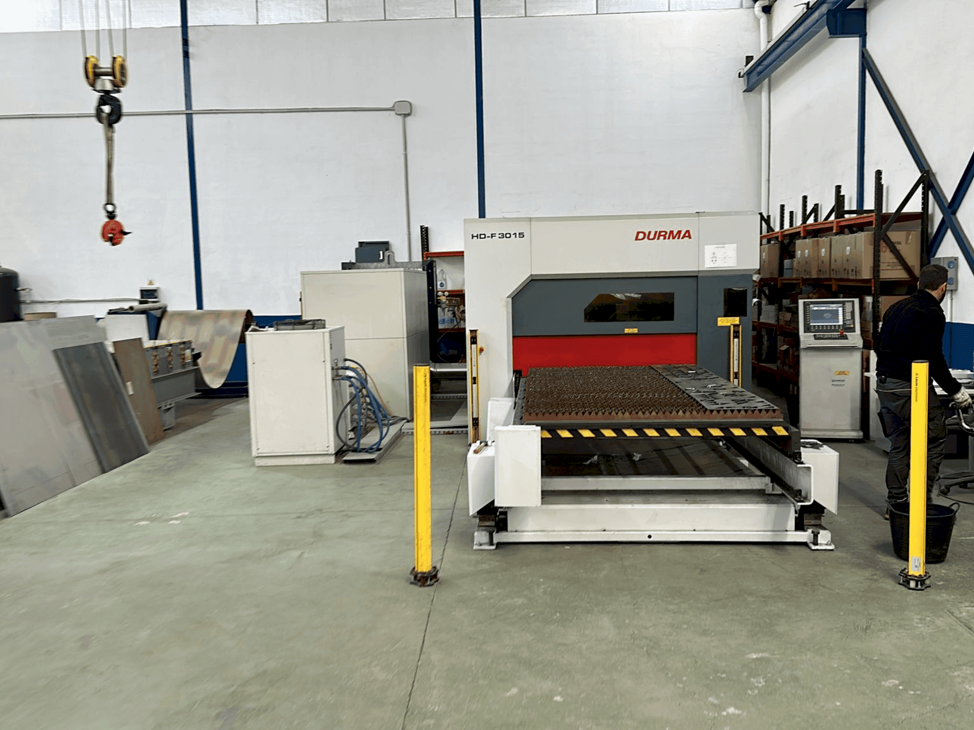 Prikaz stroja Durma HD-F 3015 sprijeda