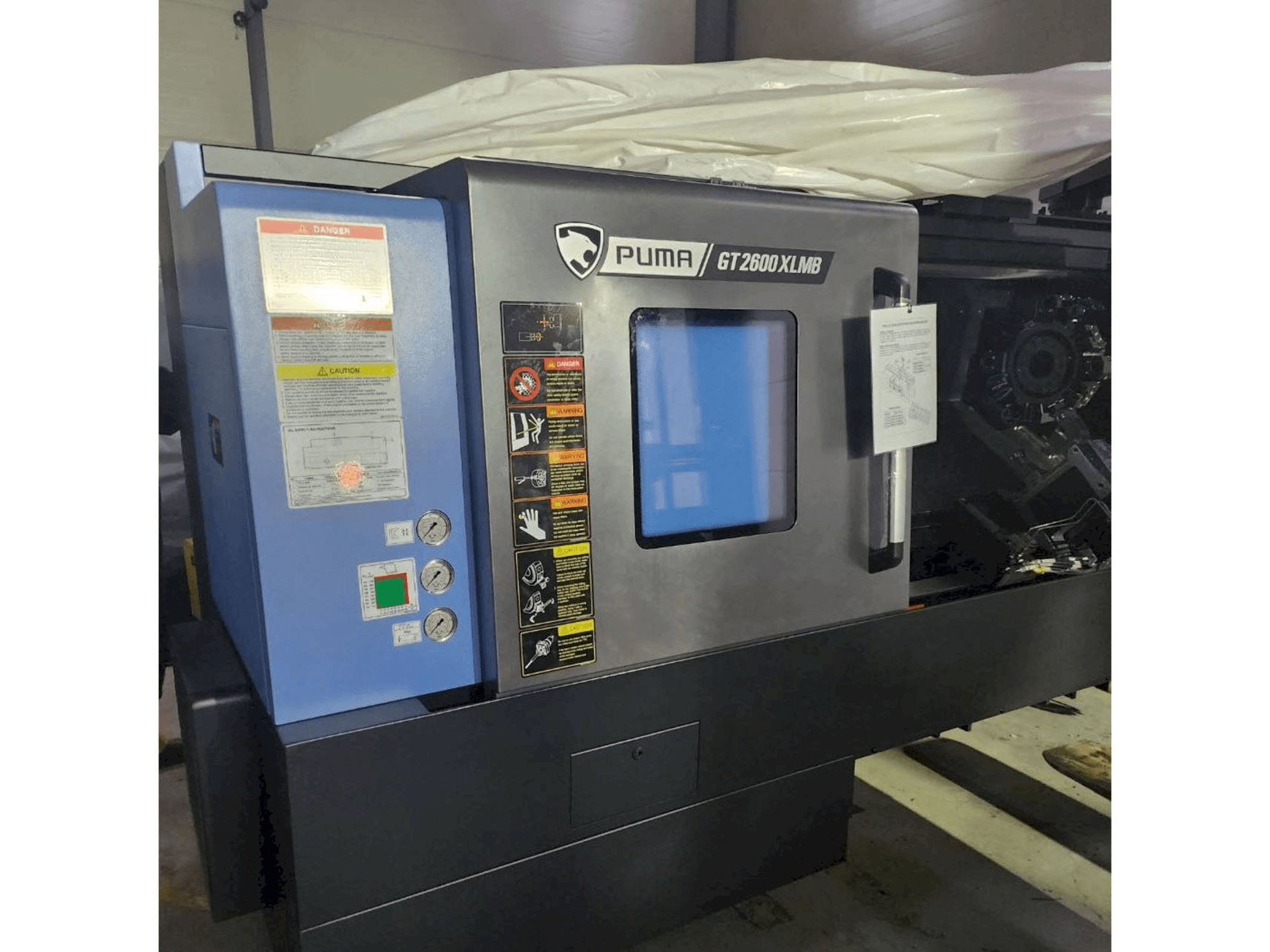 Prikaz stroja DN SOLUTIONS sprijeda