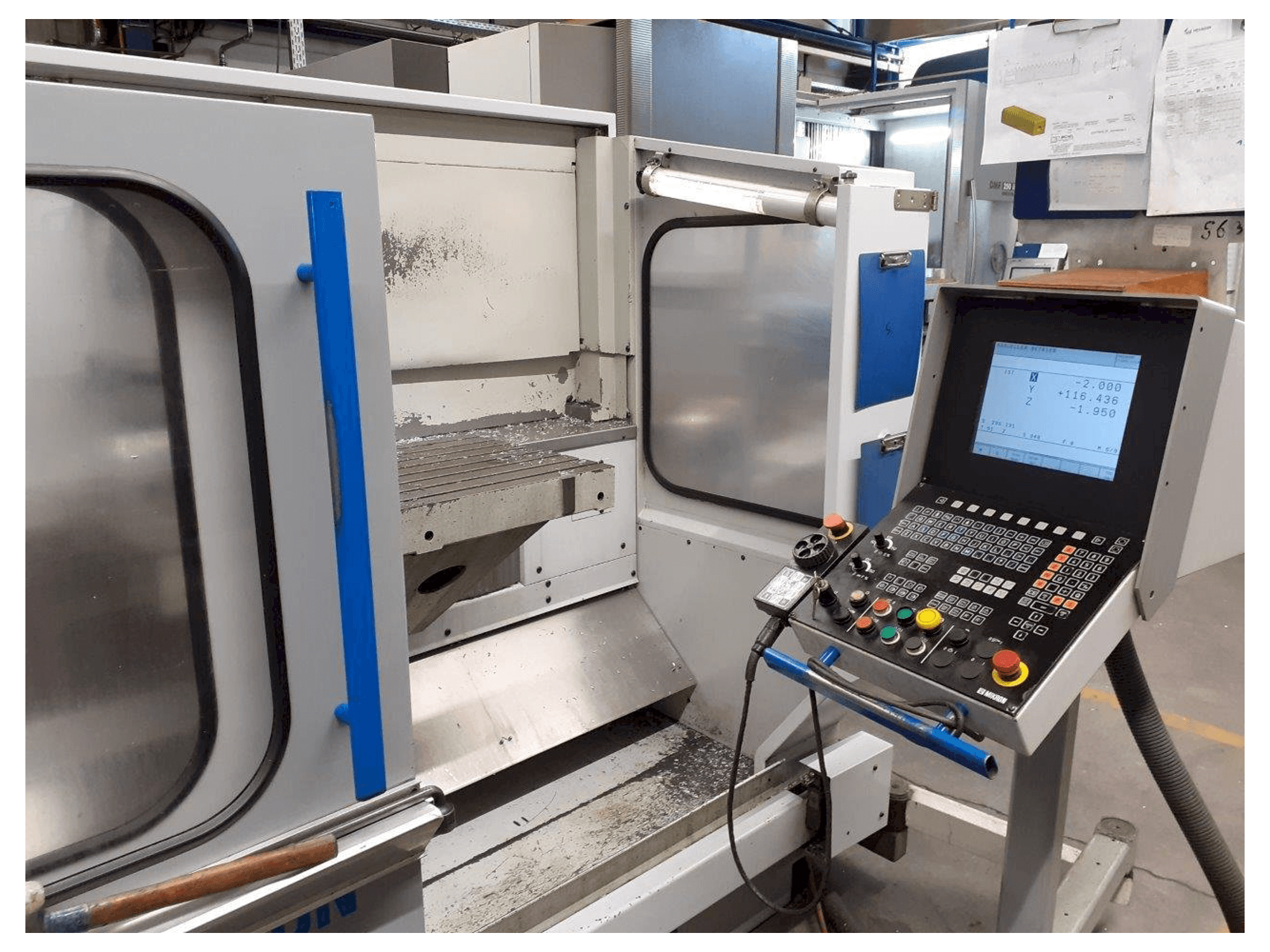 Prikaz stroja MIKRON UME 600 sprijeda