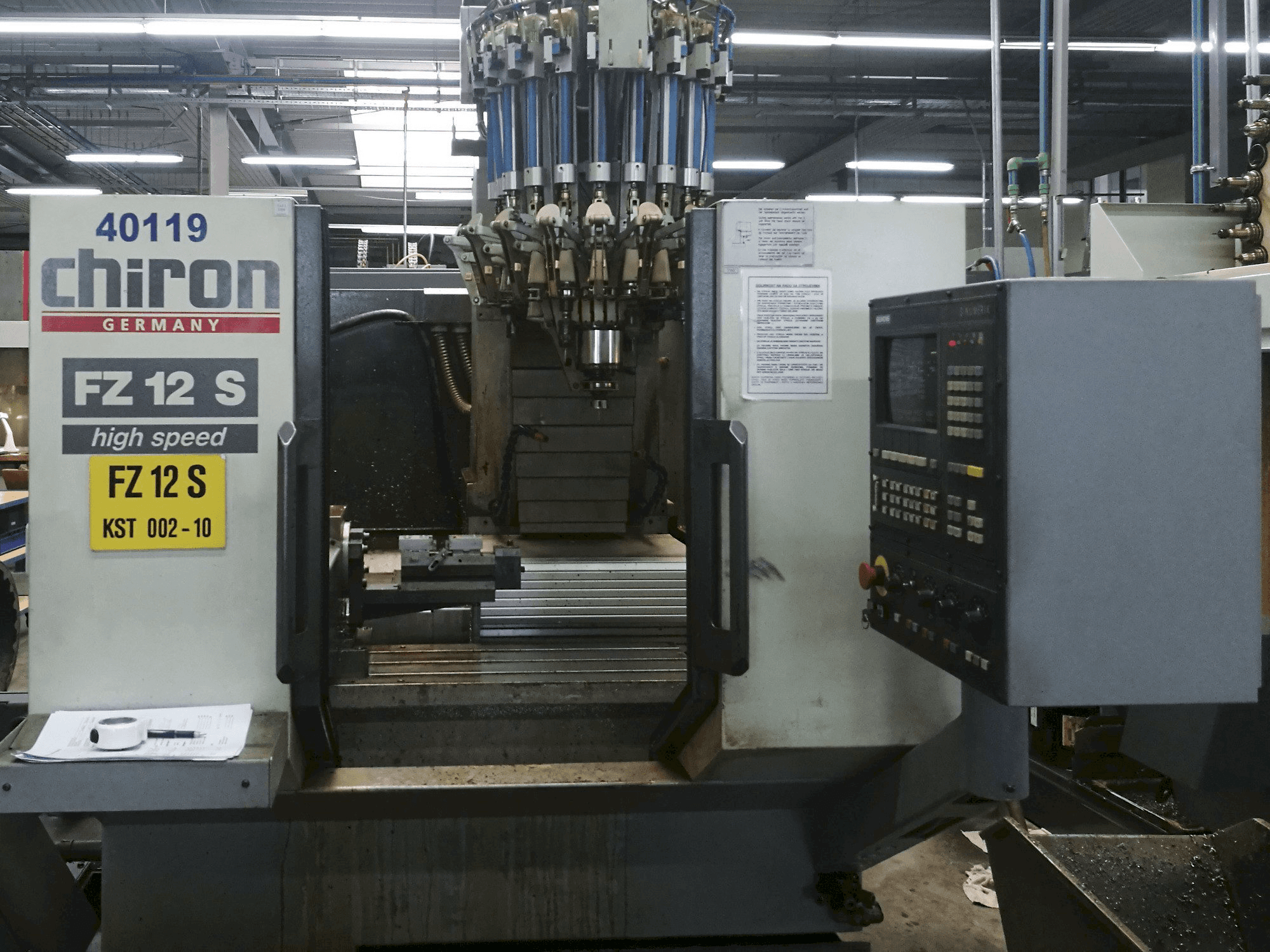 Prikaz stroja CHIRON FZ 12 S sprijeda