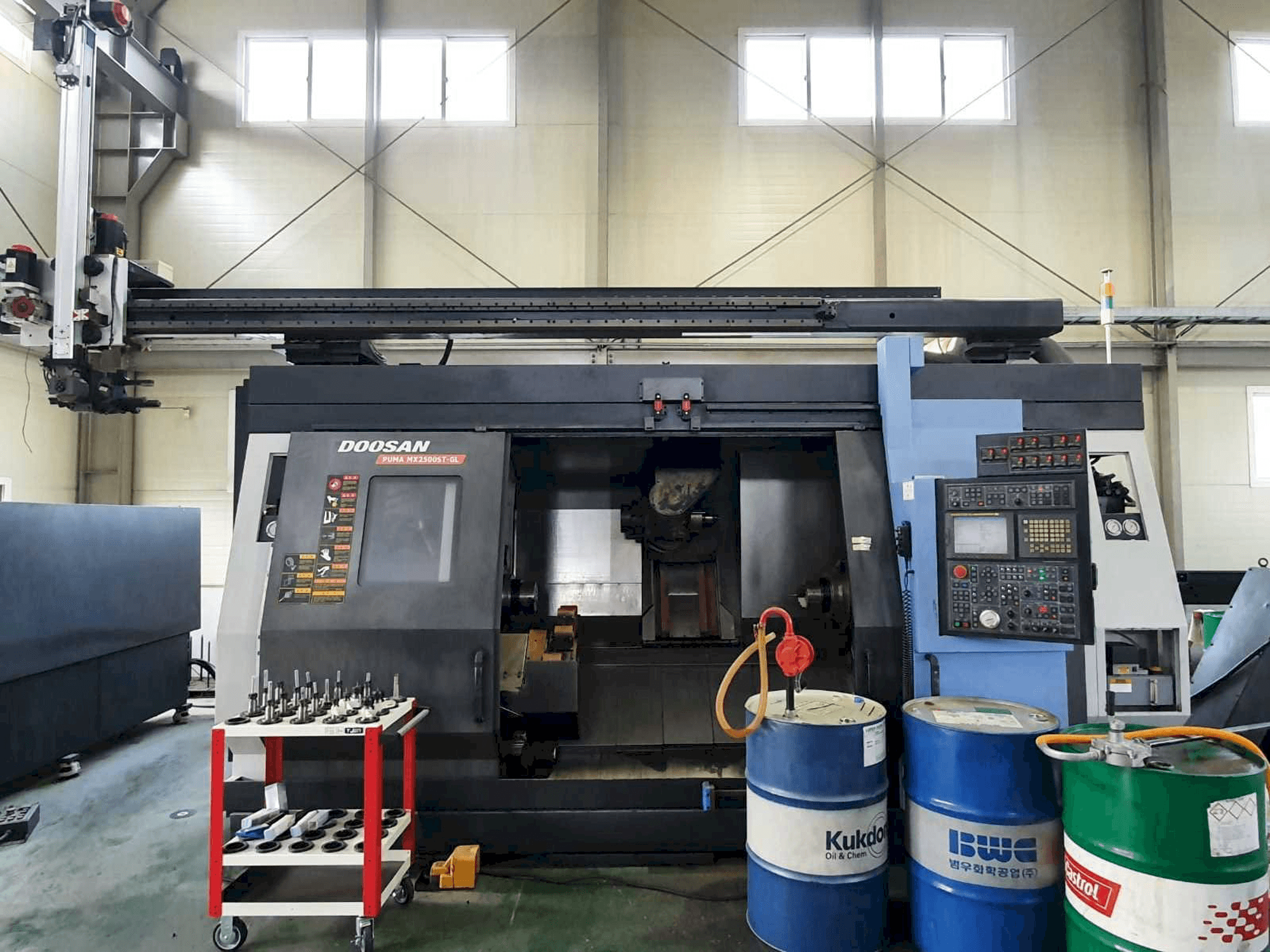 Prikaz stroja Doosan Puma MX2500ST-GL sprijeda