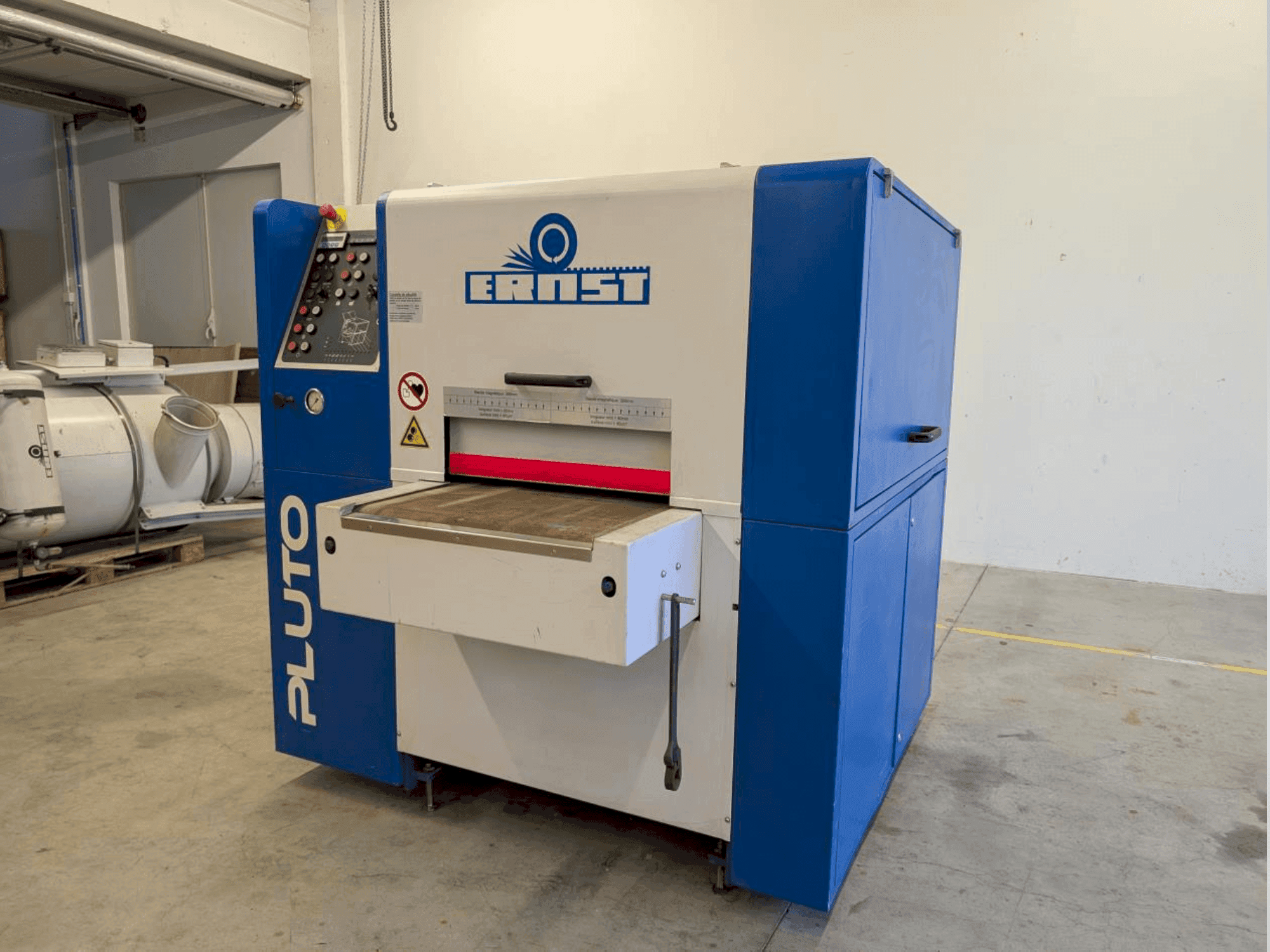 Prikaz stroja ERNST PLUTO EDD sprijeda