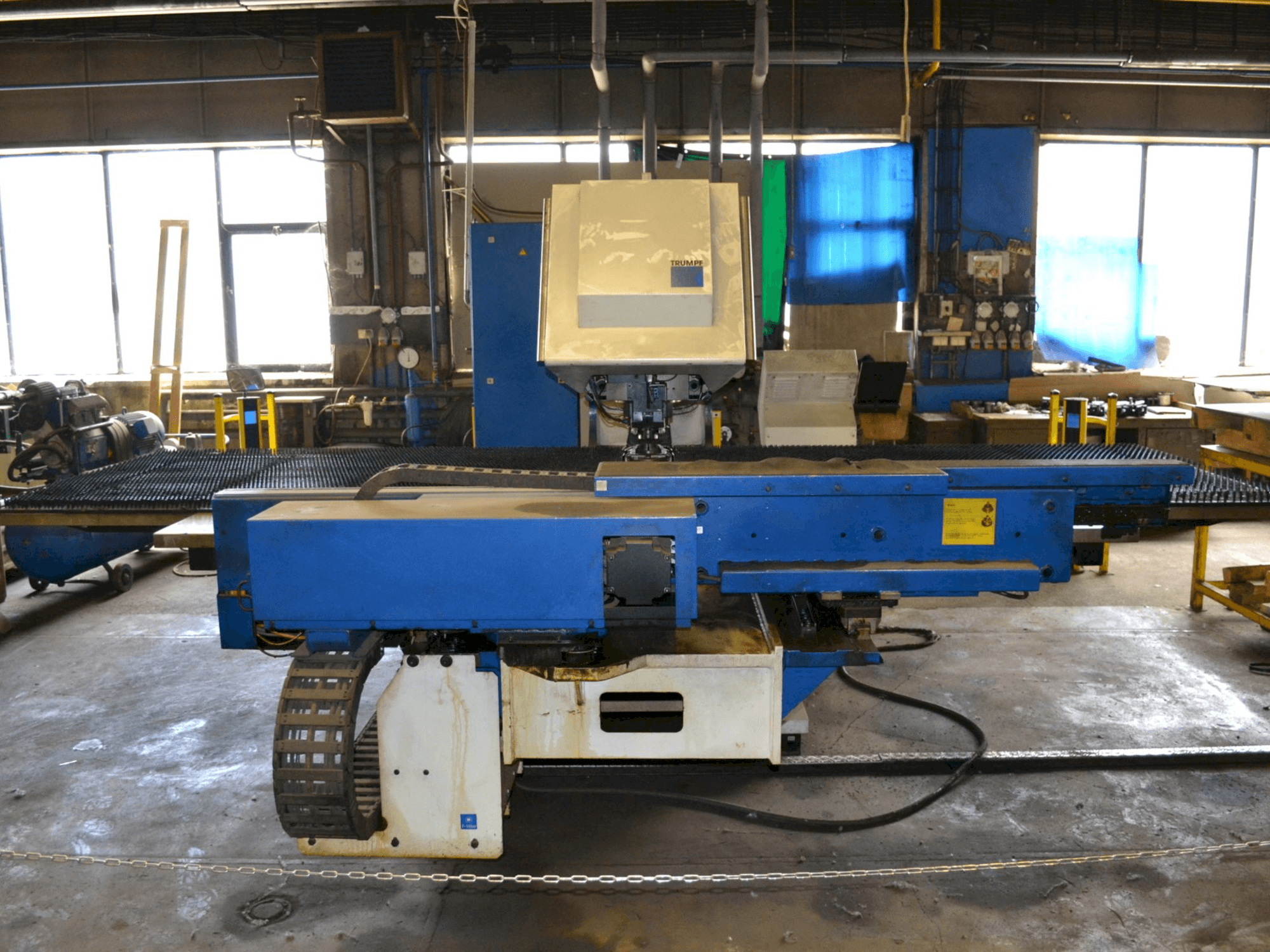 Prikaz stroja Trumpf Trumatic 2000R sprijeda