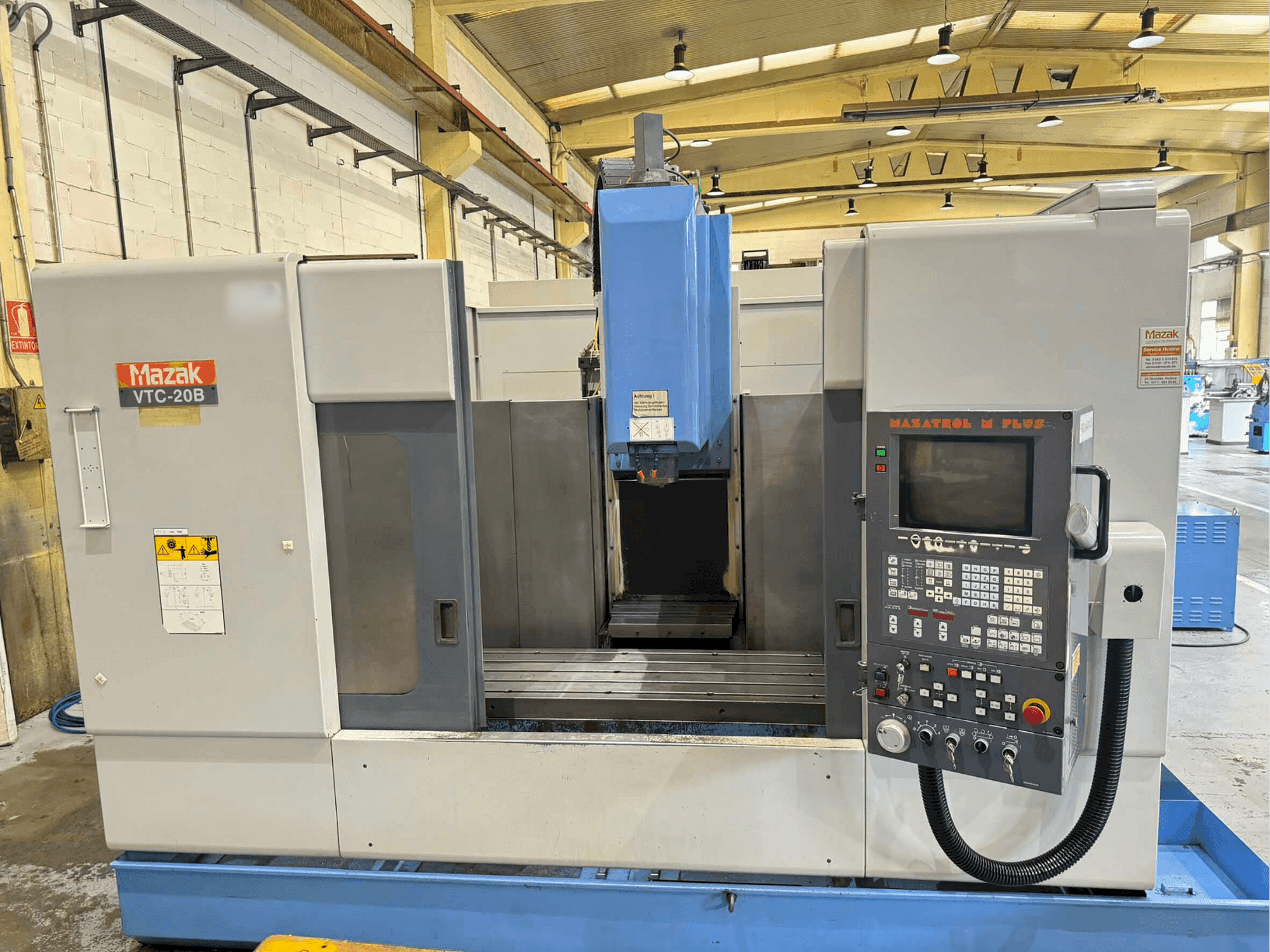 Prikaz stroja Mazak VTC 20 B sprijeda