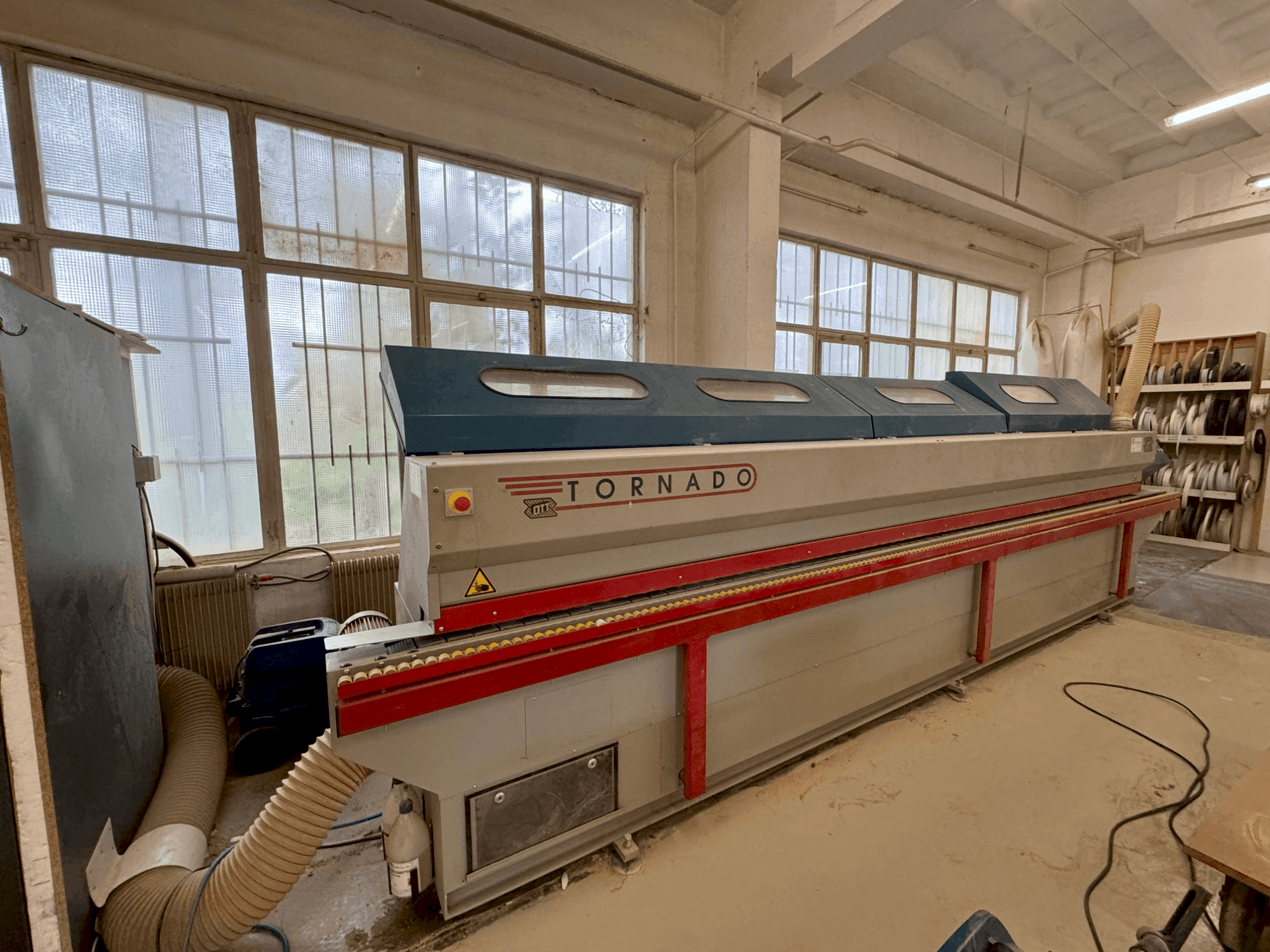 Prikaz stroja OTT Tornado sprijeda