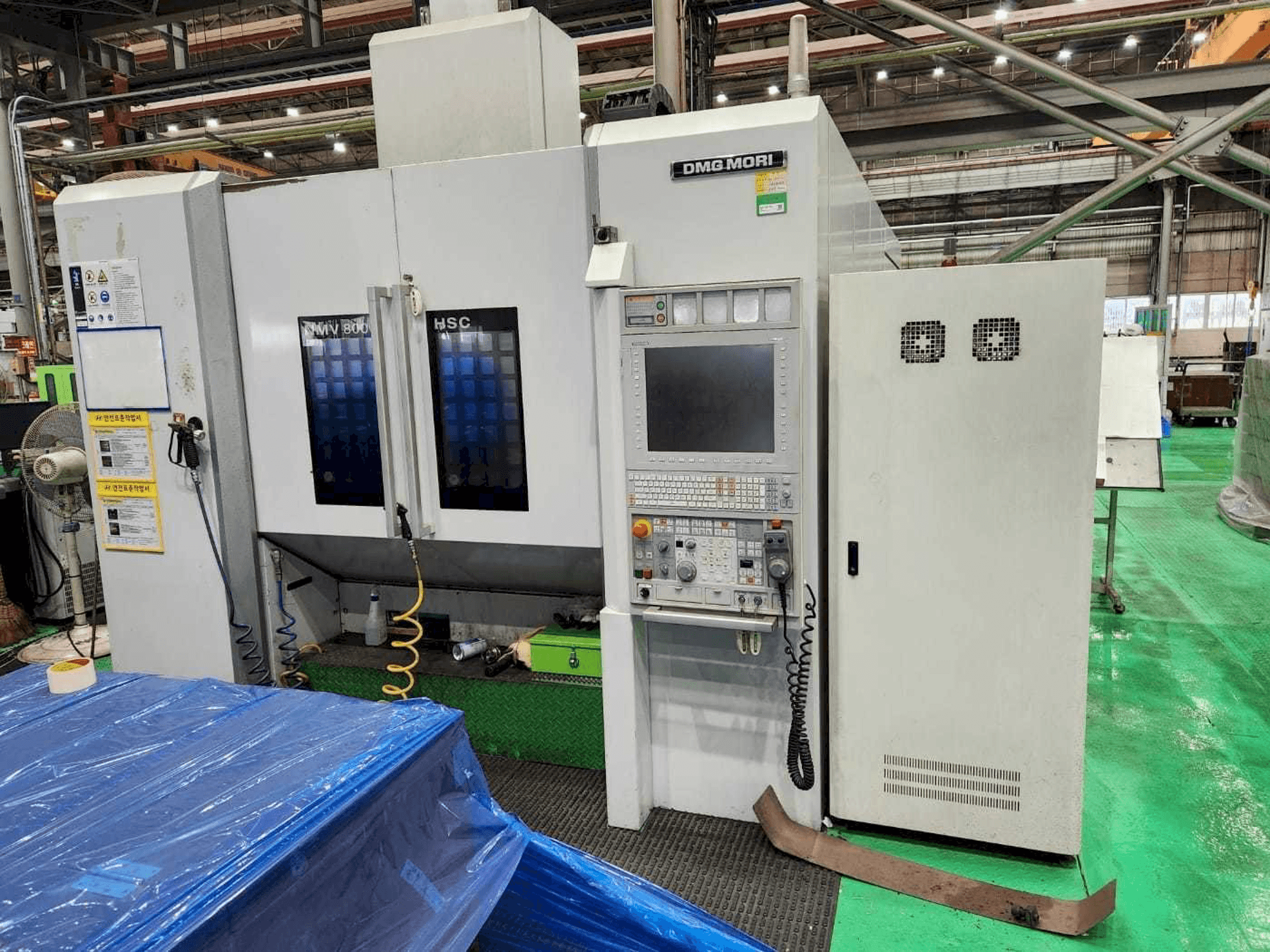 Prikaz stroja DMG MORI NMV 8000 DCG / 40 sprijeda