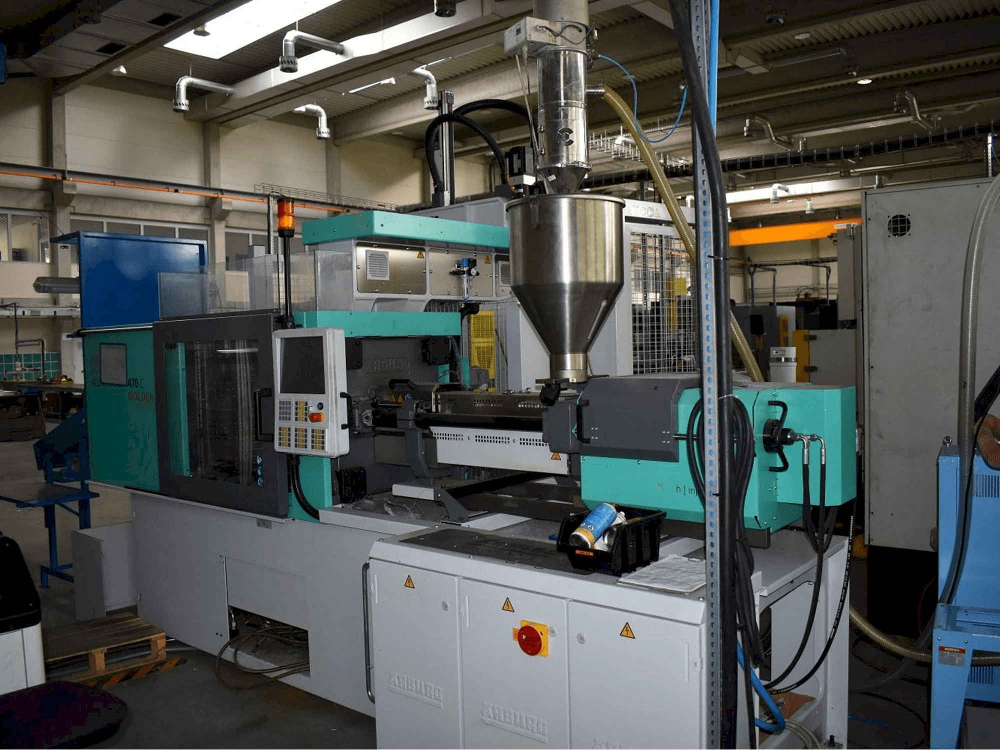 Prikaz stroja Arburg ALLROUNDER 470 C 1500 - 400 sprijeda