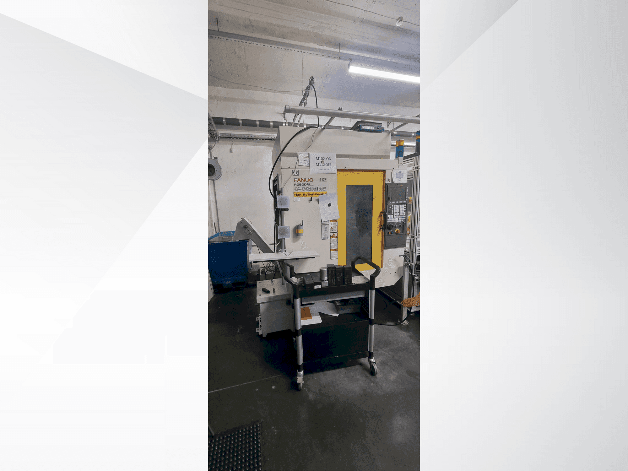 Prikaz stroja FANUC Robodrill α-D21 MiA5 sprijeda