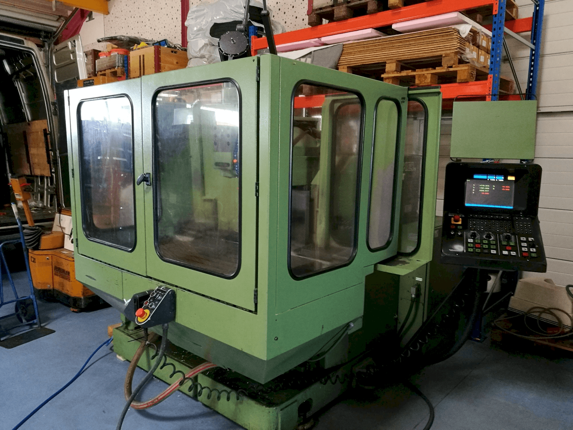 Prikaz stroja DECKEL FP4AT sprijeda