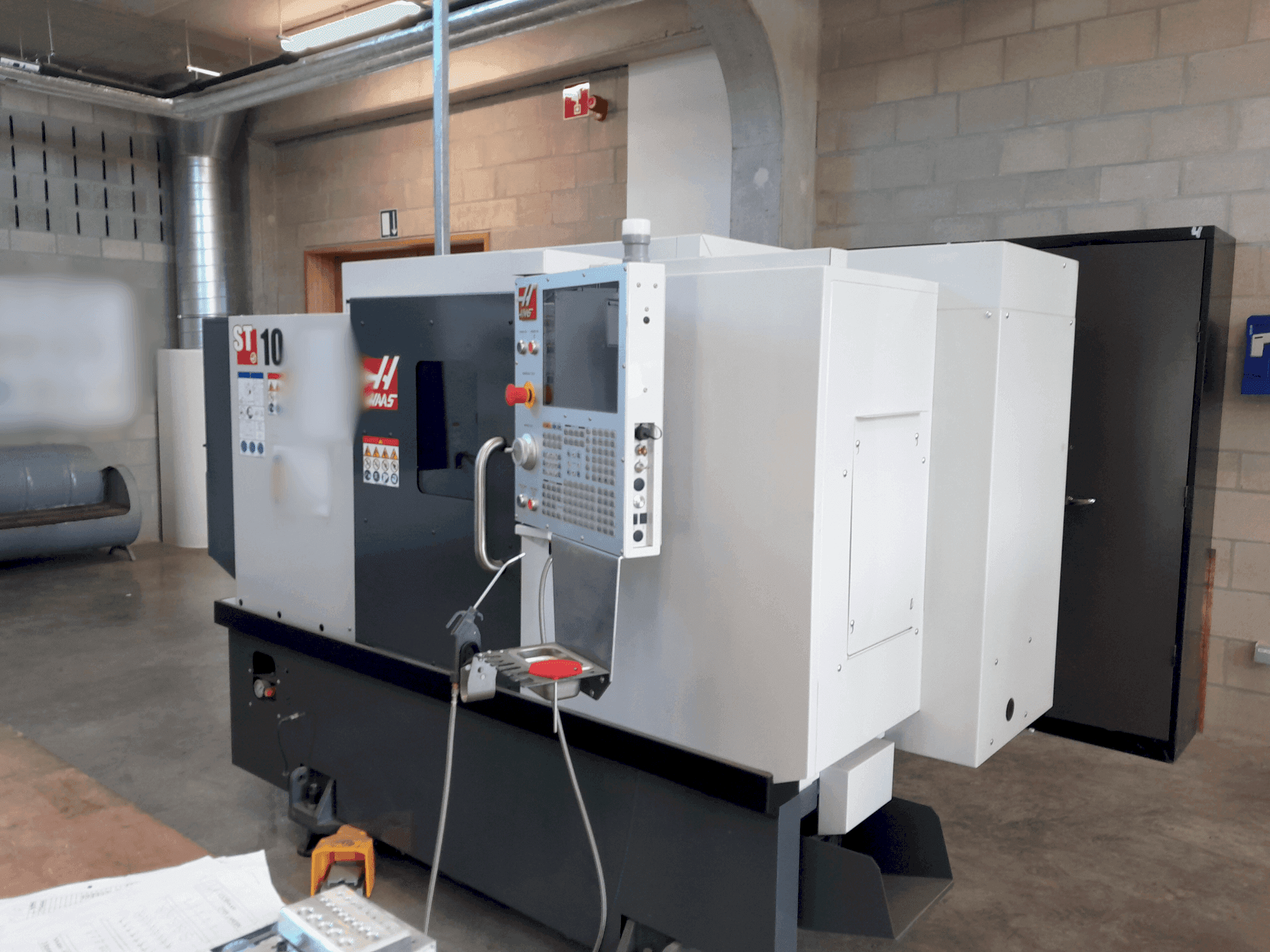 Prikaz stroja HAAS ST-10 sprijeda