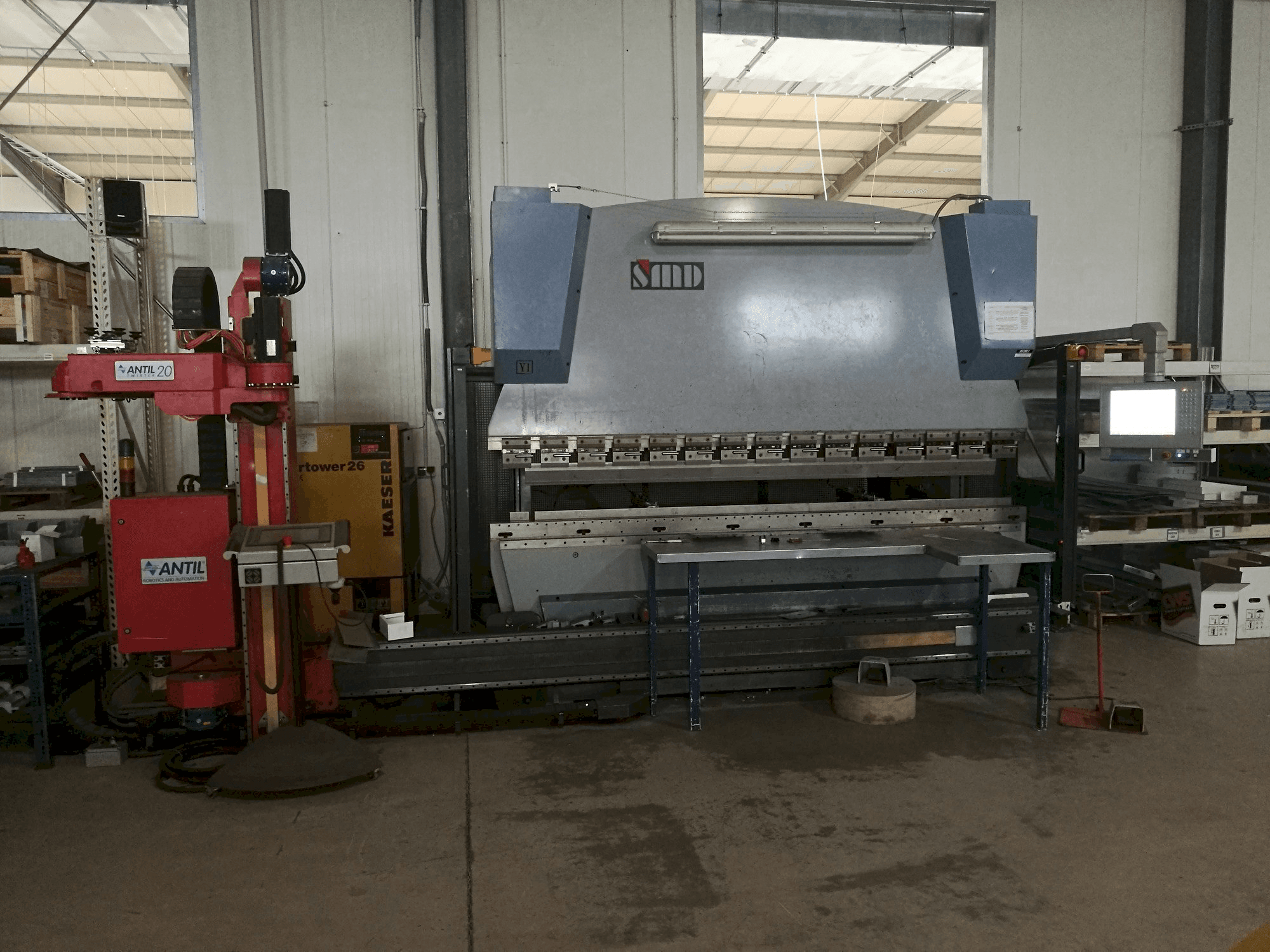 Prikaz stroja Yawei PBH 110-3100-4C sprijeda