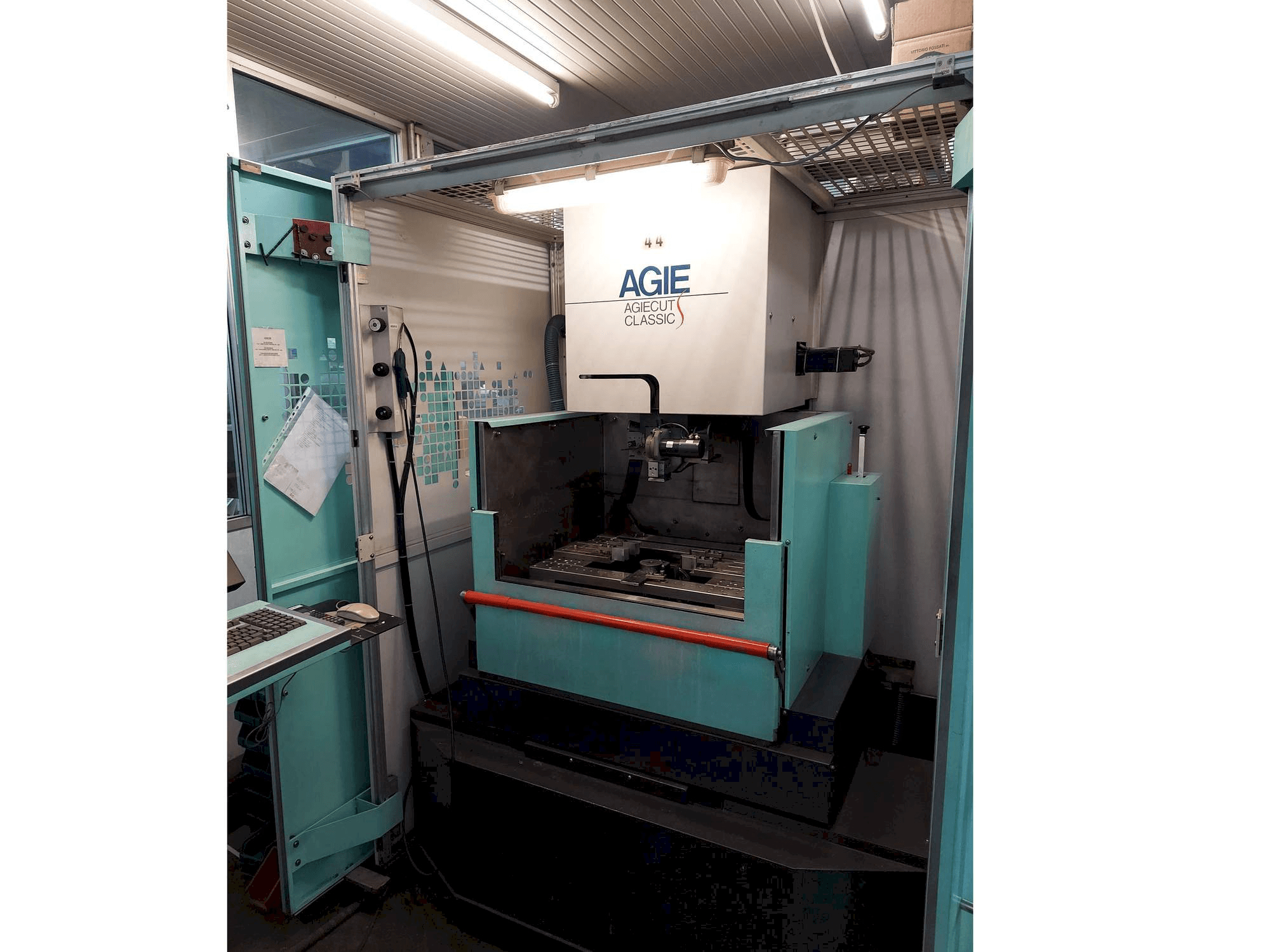 Prikaz stroja AGIE Agiecut Classic 2S sprijeda