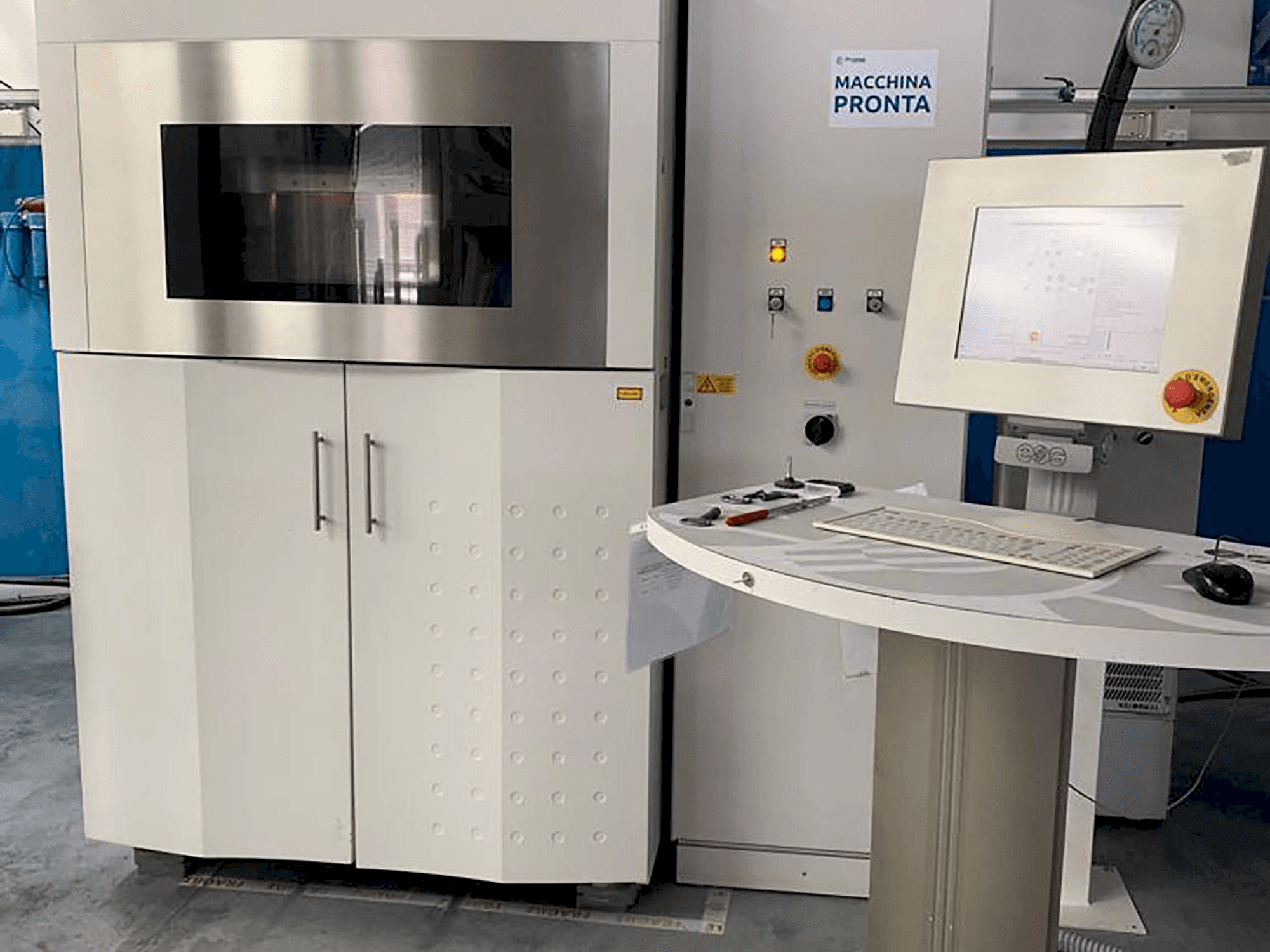 Prikaz stroja EOS Eosint P395 sprijeda