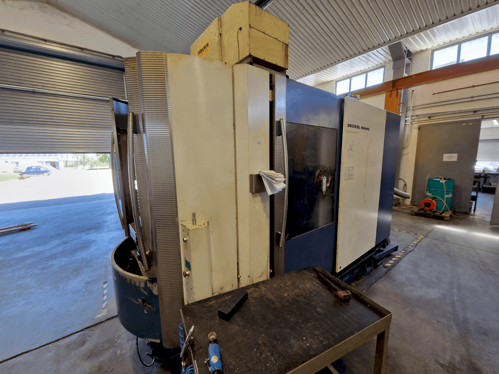 Prikaz stroja DECKEL MAHO DMC 60 H Hy Din sprijeda