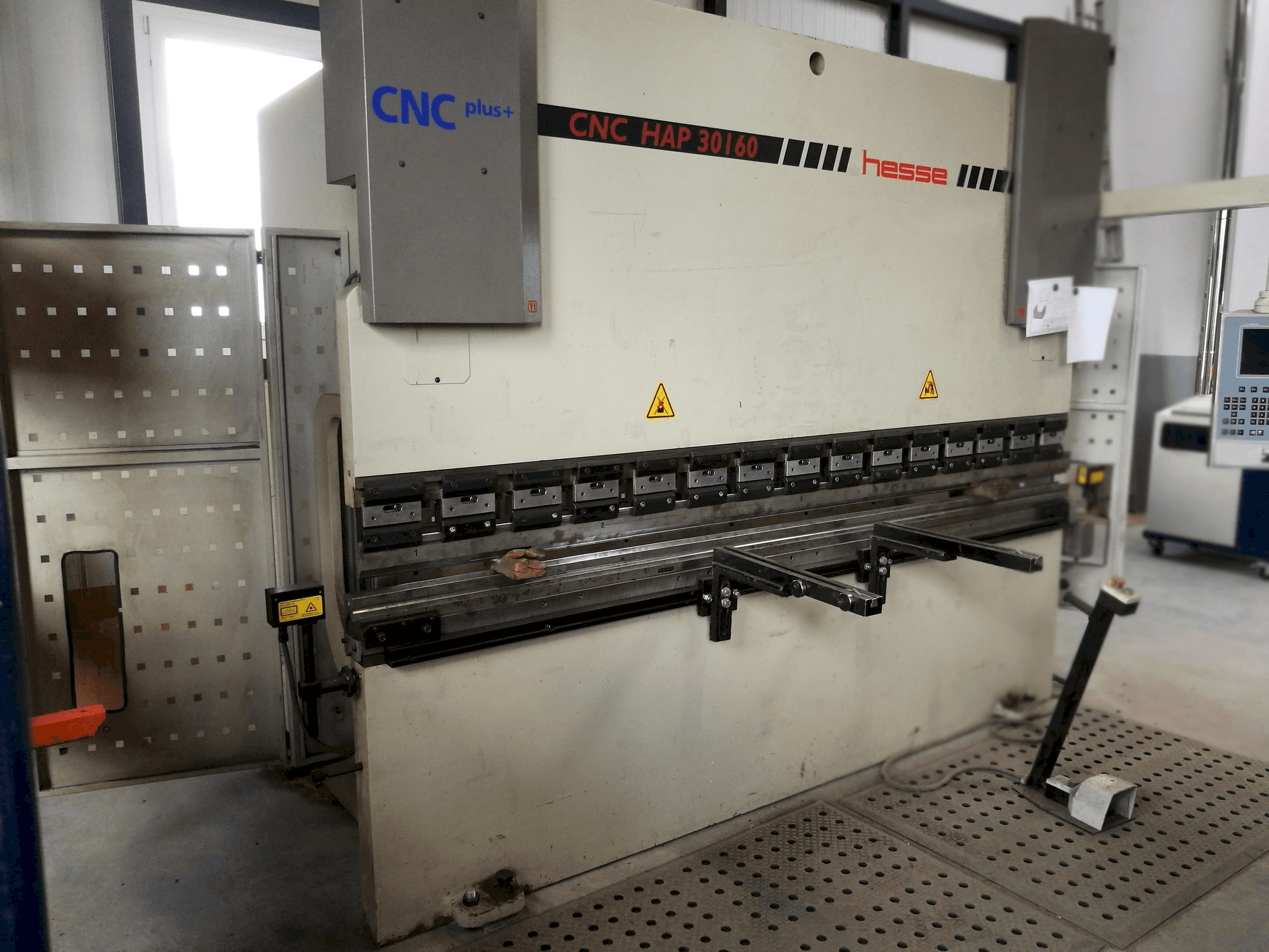 Prikaz stroja Hesse CNC HAP 30160 sprijeda