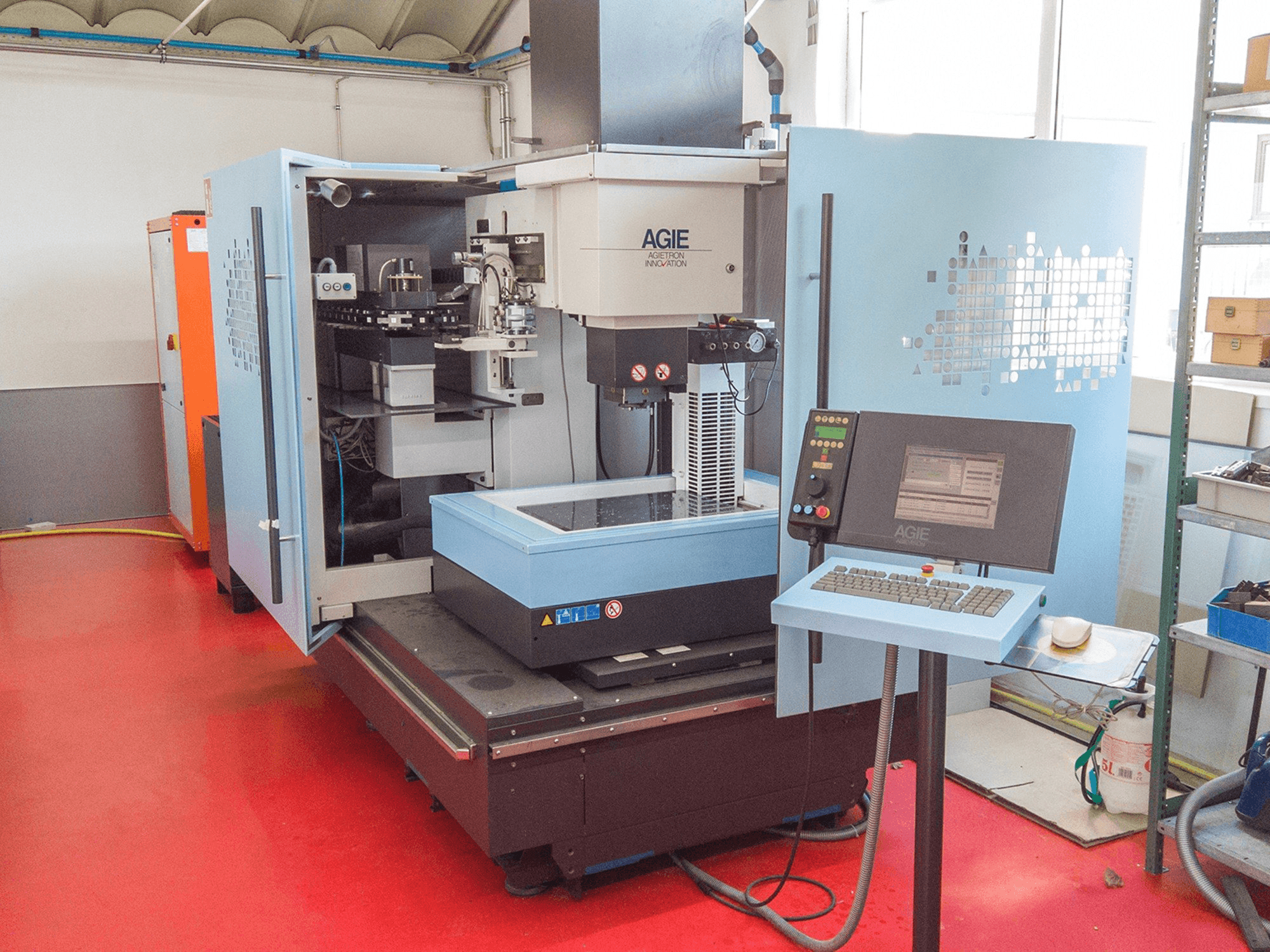 Prikaz stroja AGIE AGIETRON INNOVATION 2 sprijeda