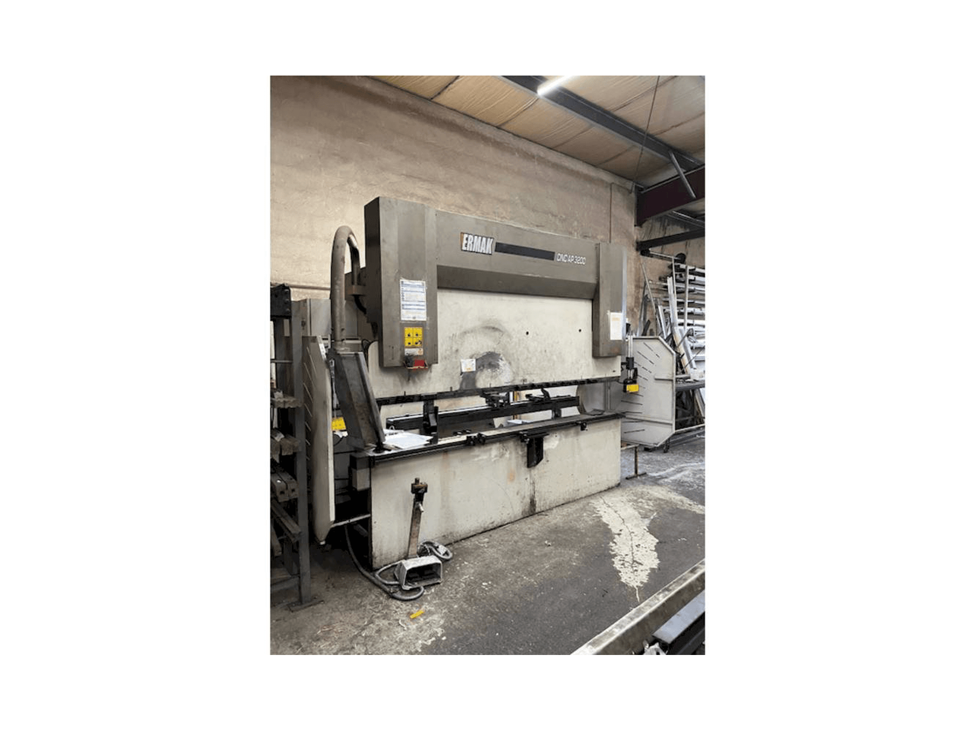 Prikaz stroja ERMAK Cnc ap sprijeda