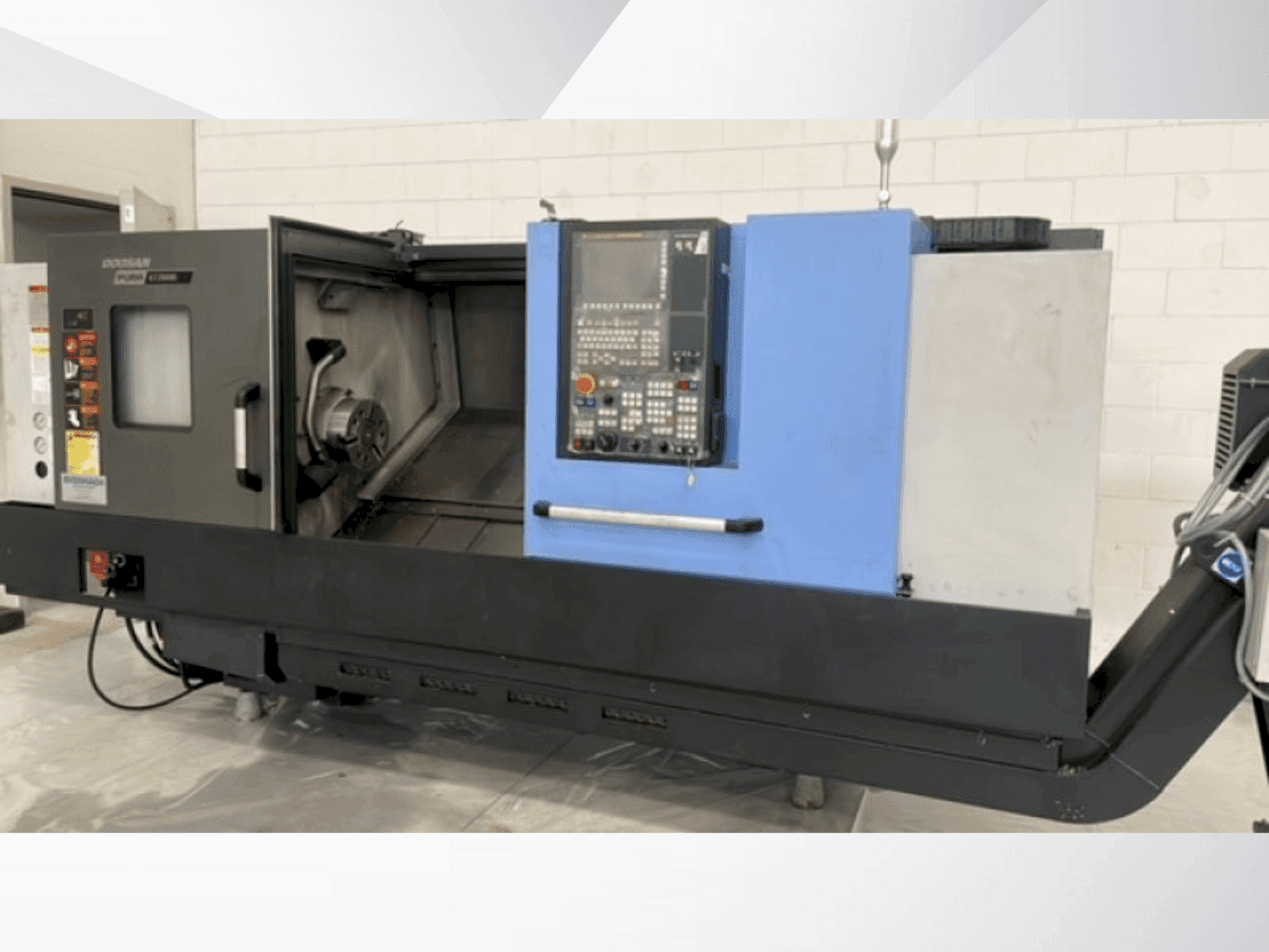 Prikaz stroja DOOSAN PUMA GT 2600L sprijeda