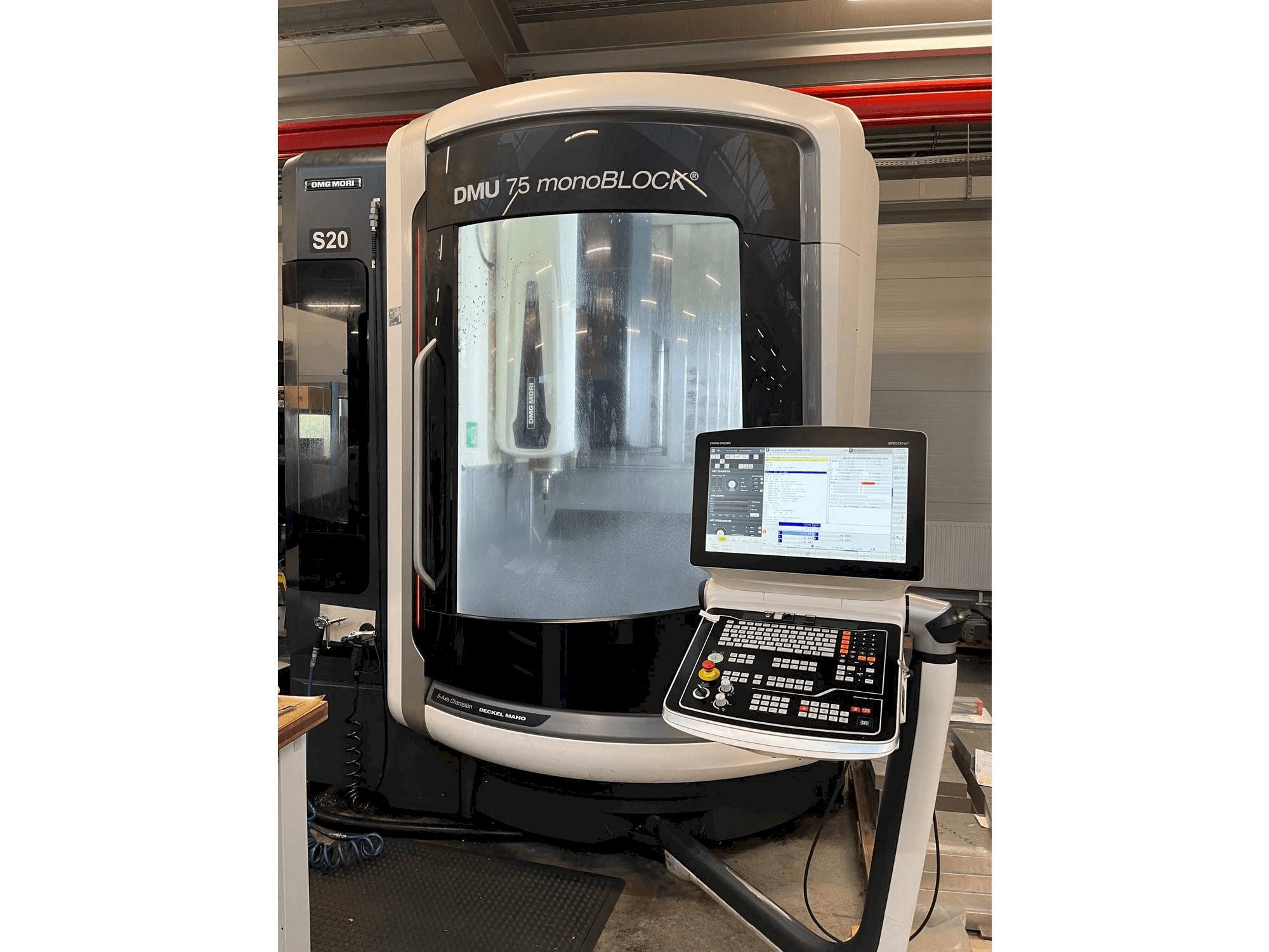 Prikaz stroja DMG MORI DMU 75 monoBLOCK sprijeda