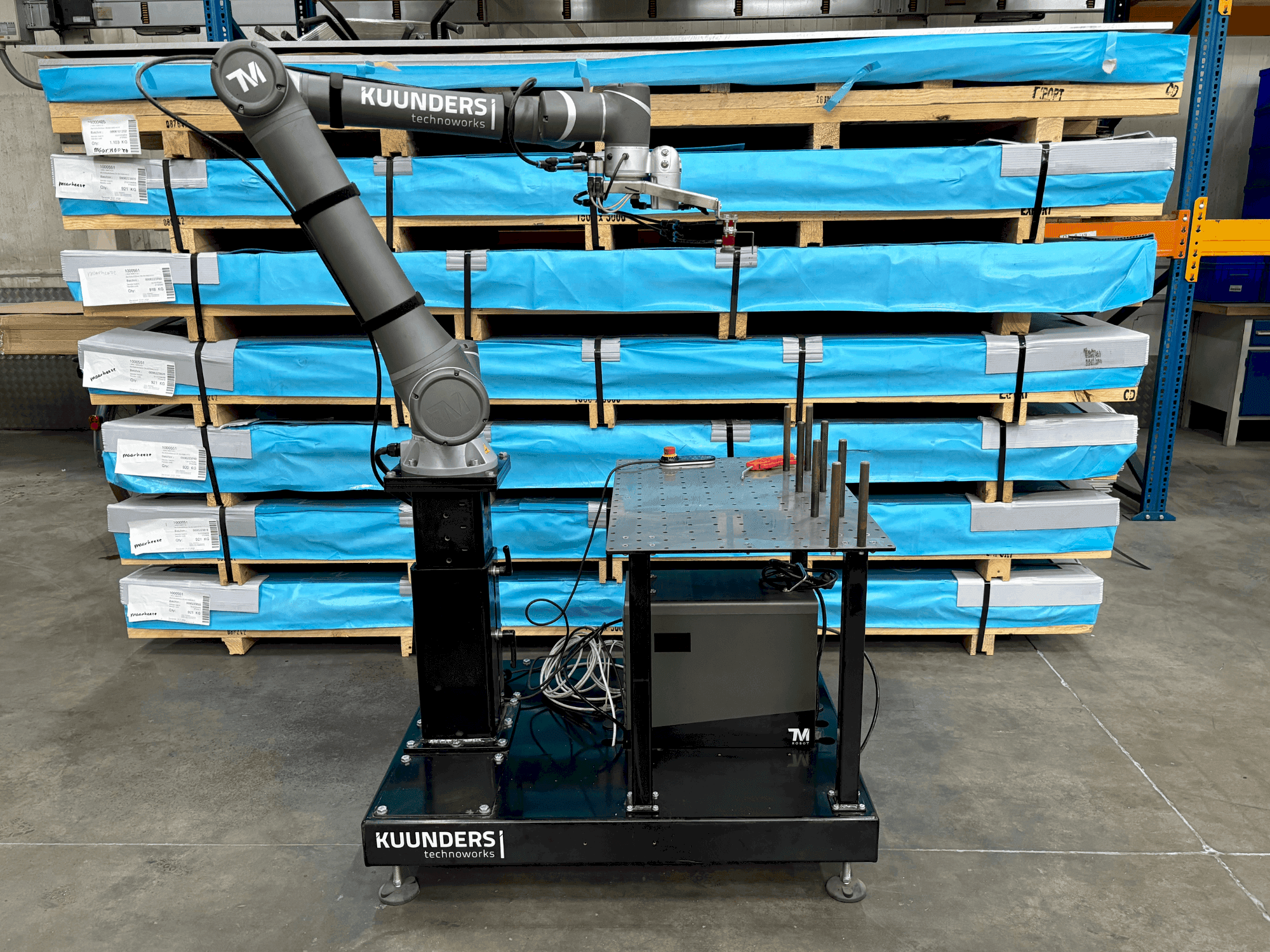 Prikaz stroja TECHMAN ROBOT TM12 sprijeda
