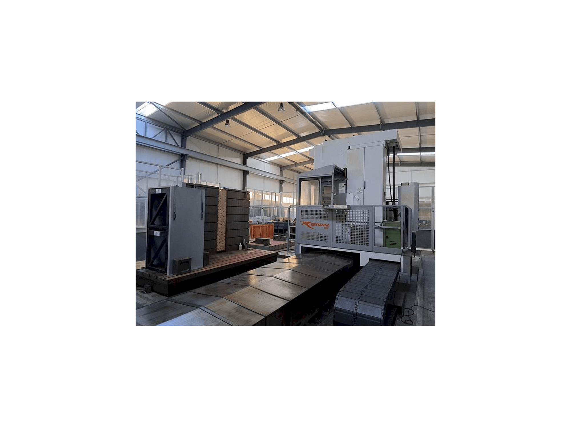 Prikaz stroja FPT RONIN sprijeda