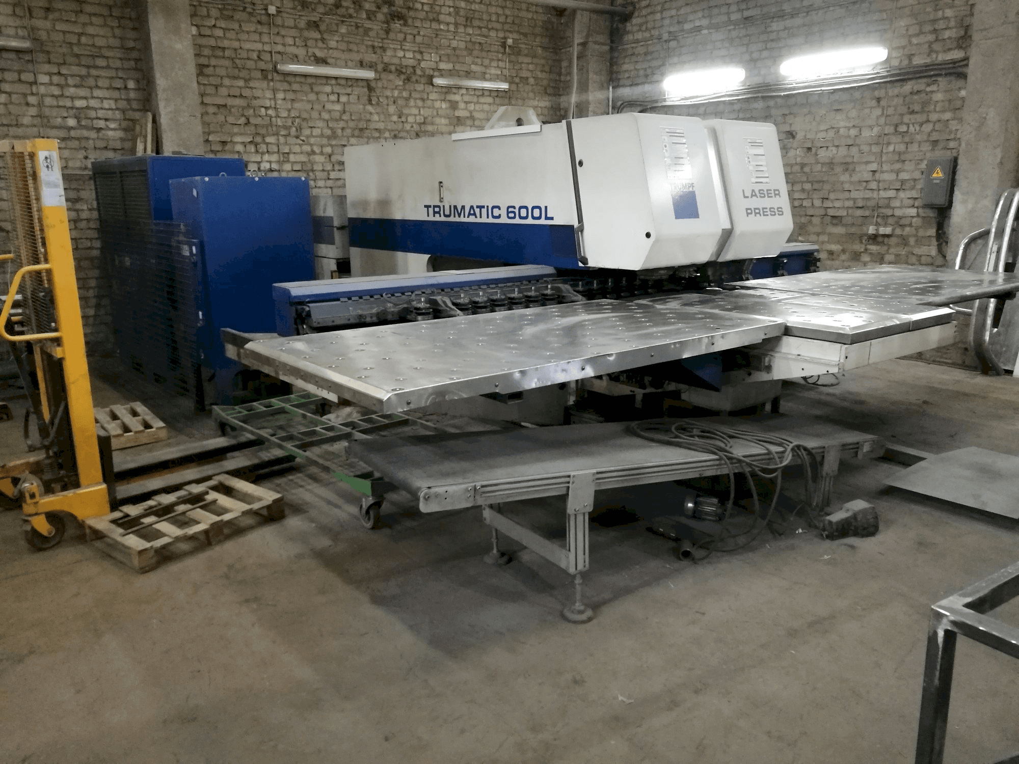 Prikaz stroja Trumpf Trumatic 600L sprijeda