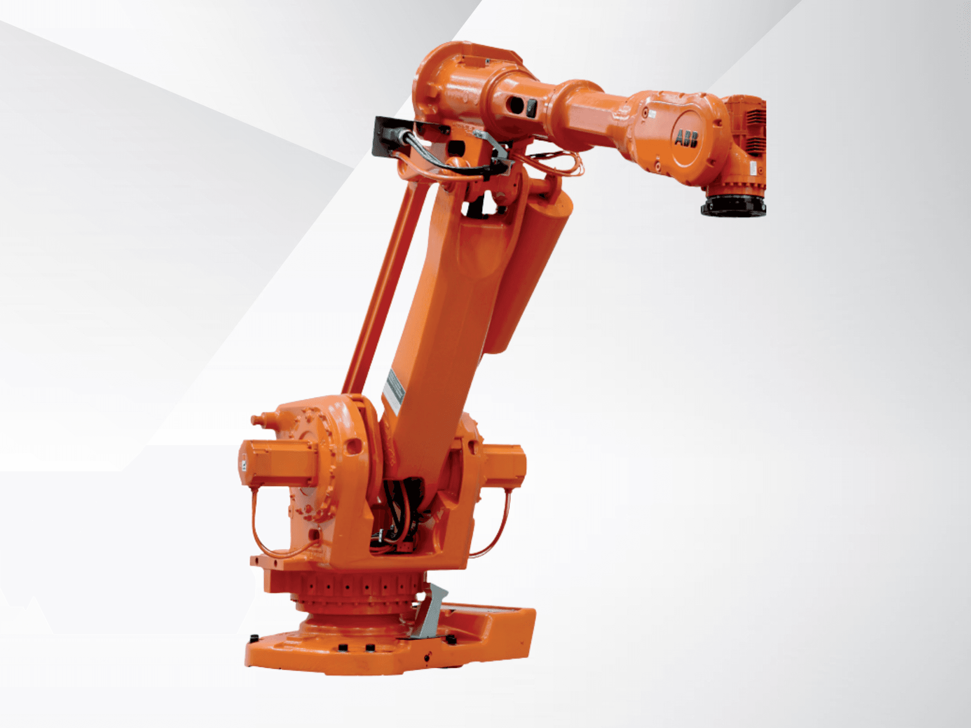 ABB IRB 6660-205/1.9 robotska ruka u narančastoj boji, gledana sa strane, prikazuje svoje zglobne spojeve i industrijski dizajn.