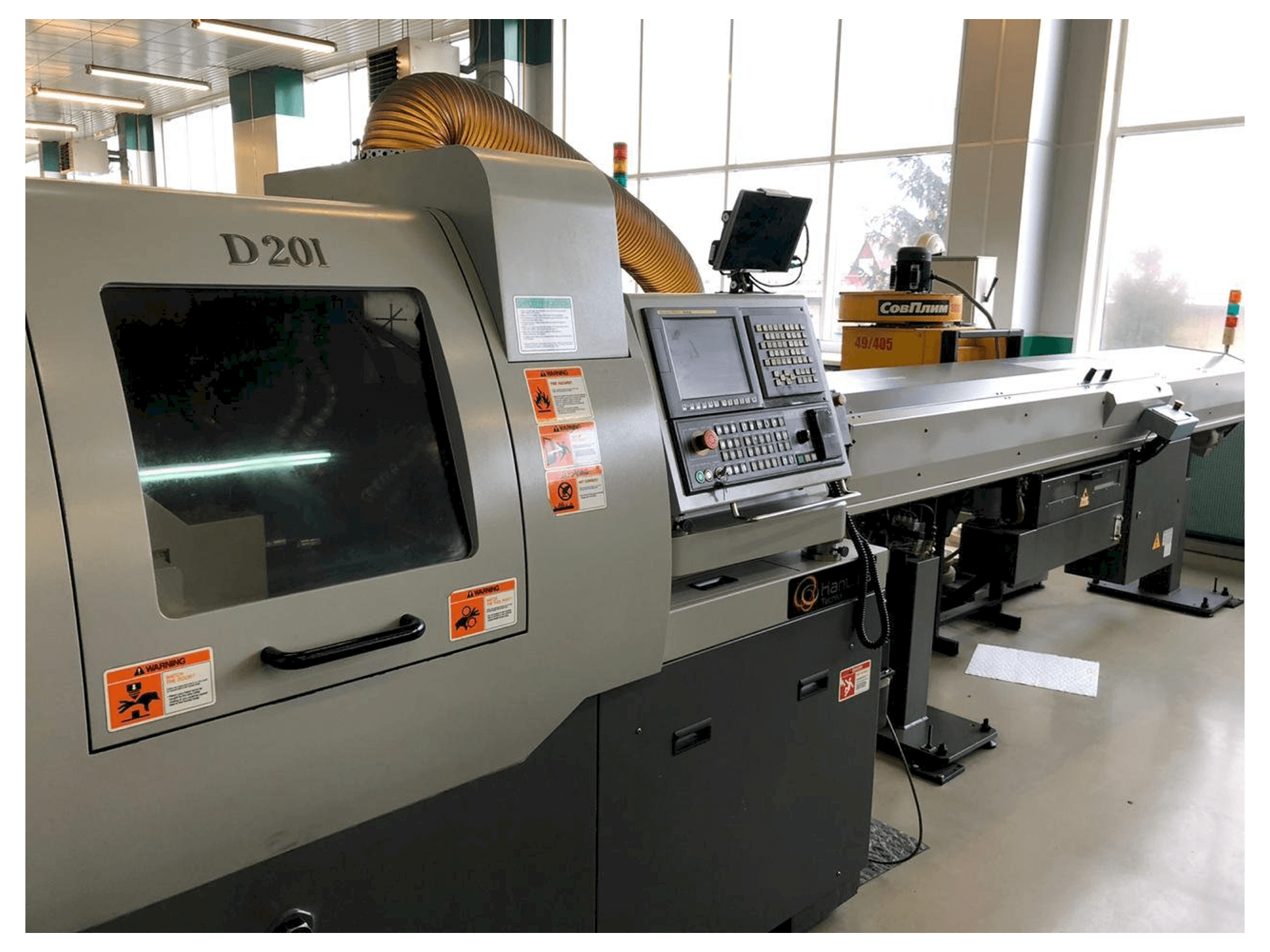 Prikaz stroja Hanwha XD20M sprijeda