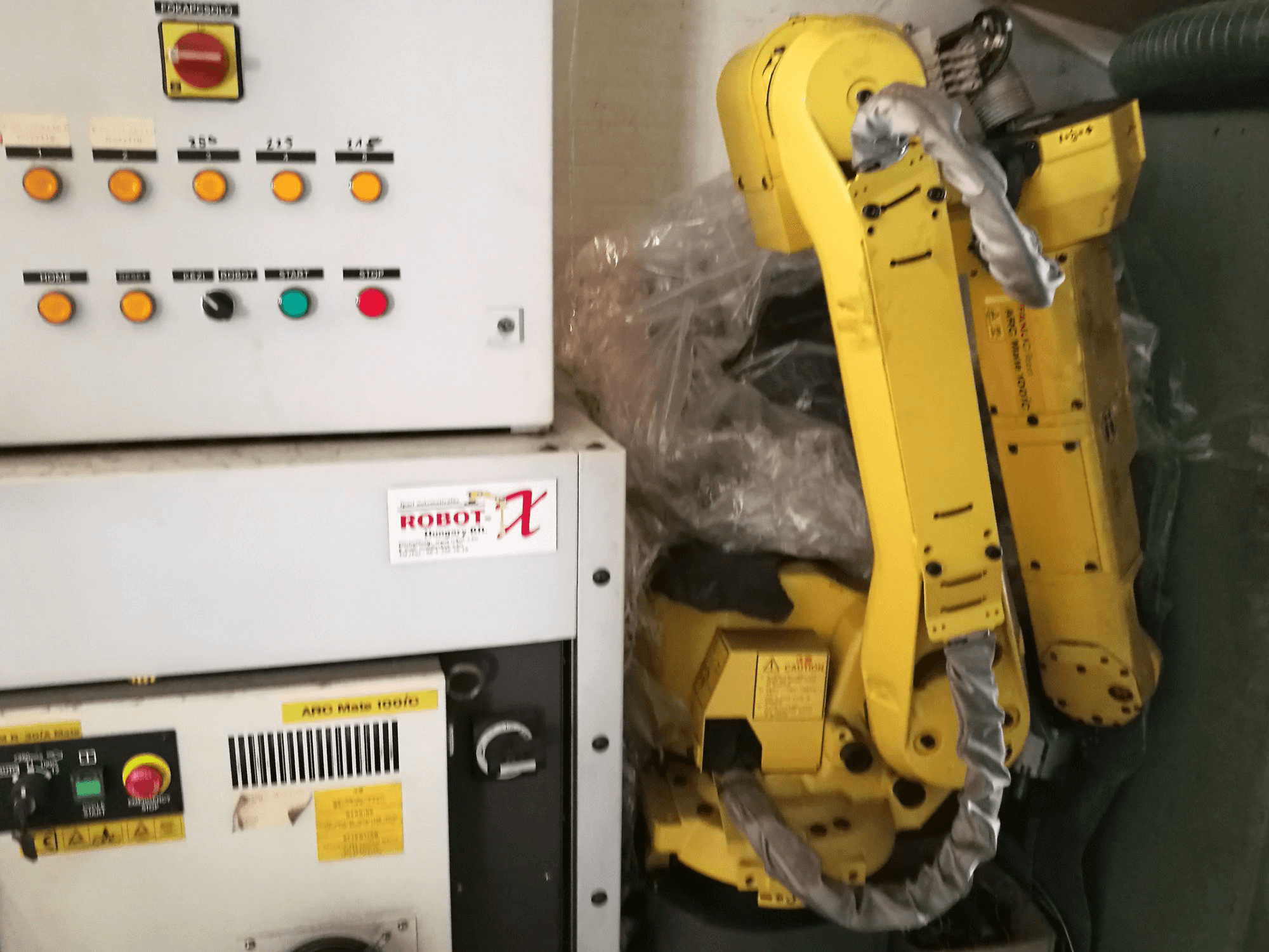 Prikaz stroja FANUC ARC Mate 100iC sprijeda