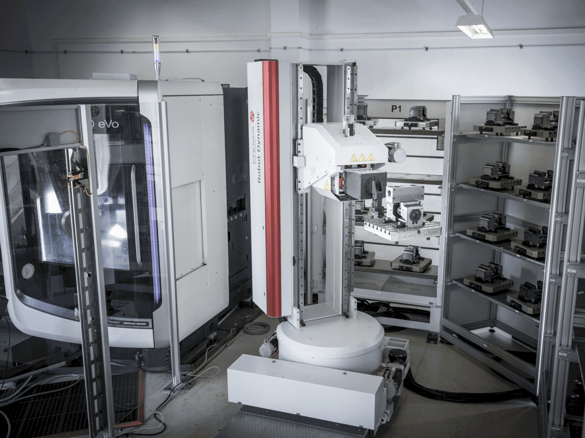 Prikaz stroja DMG MORI DMU 60 EVO sprijeda