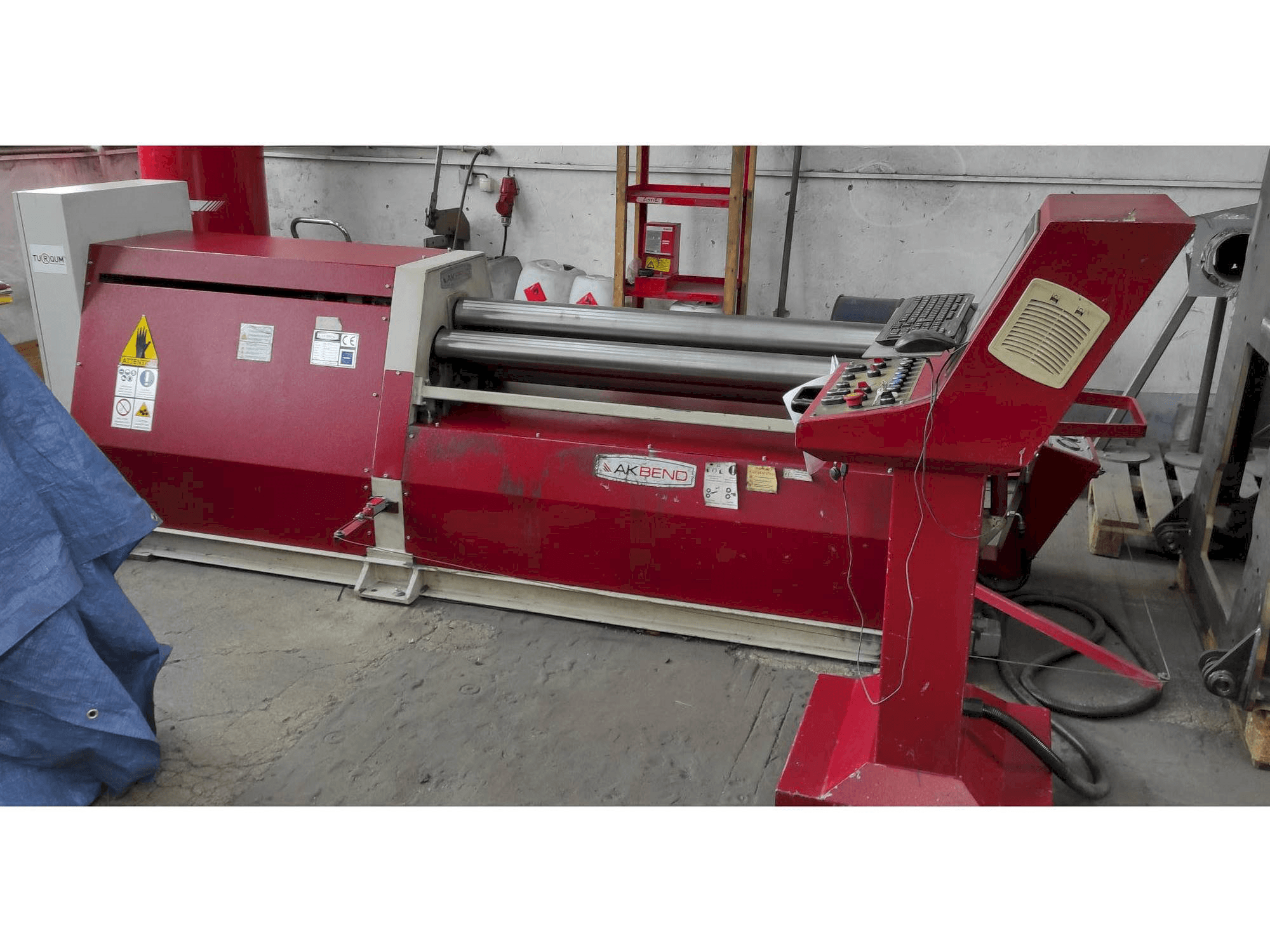 Prikaz stroja AKBEND AHS 15/4-6 sprijeda