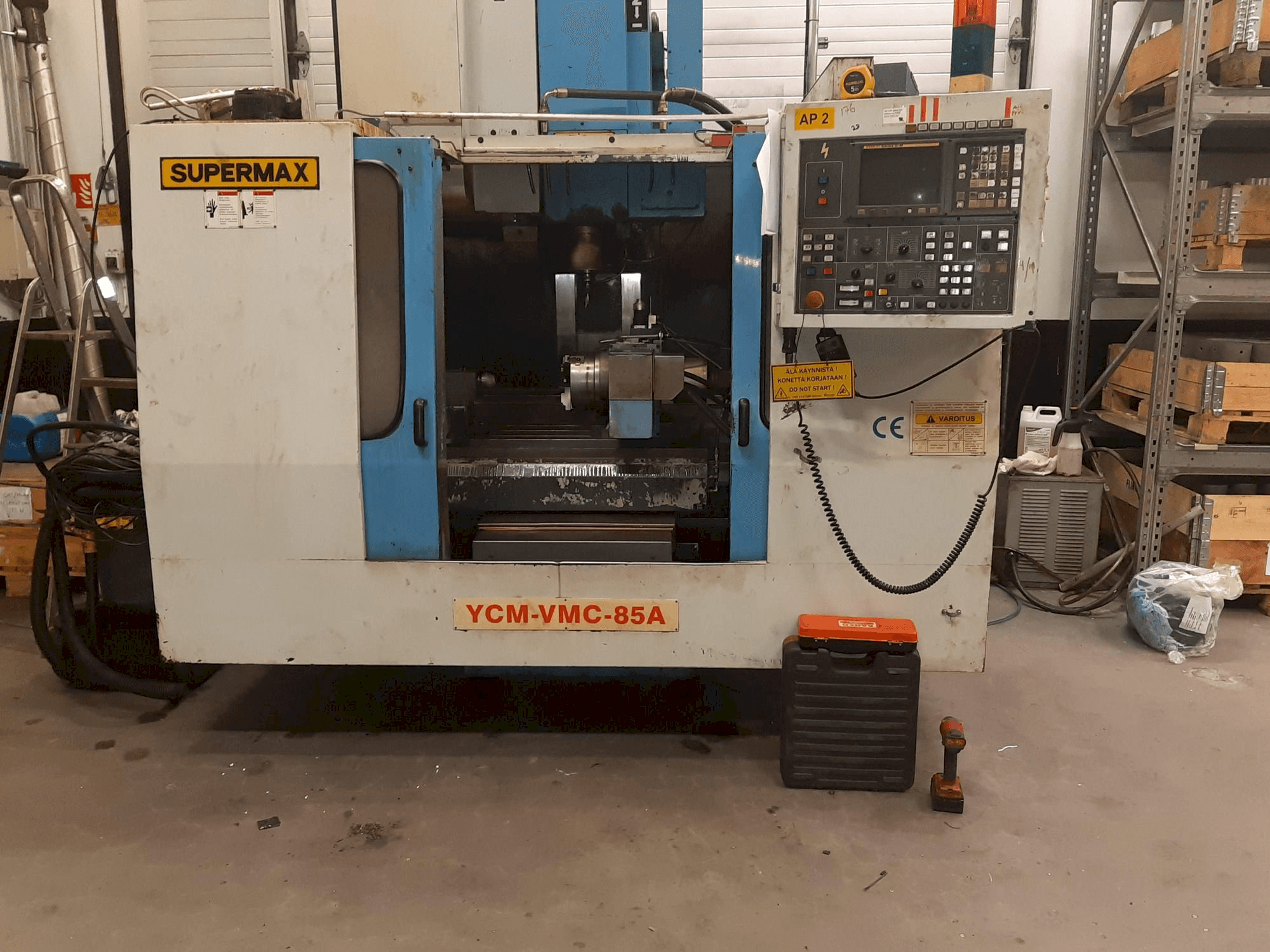 Prikaz stroja YCM 85A sprijeda