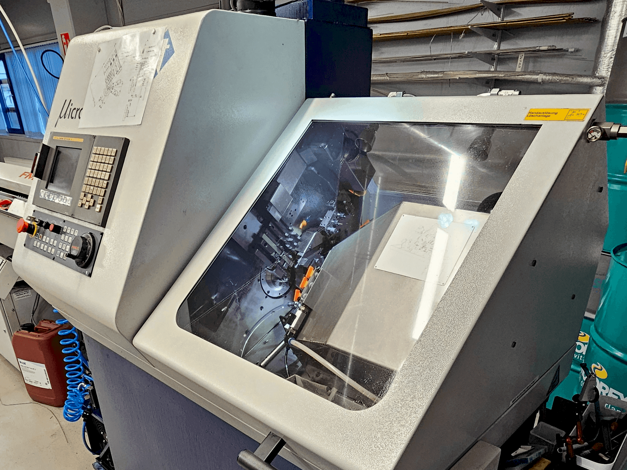 Prikaz stroja TORNOS Micro 8 sprijeda