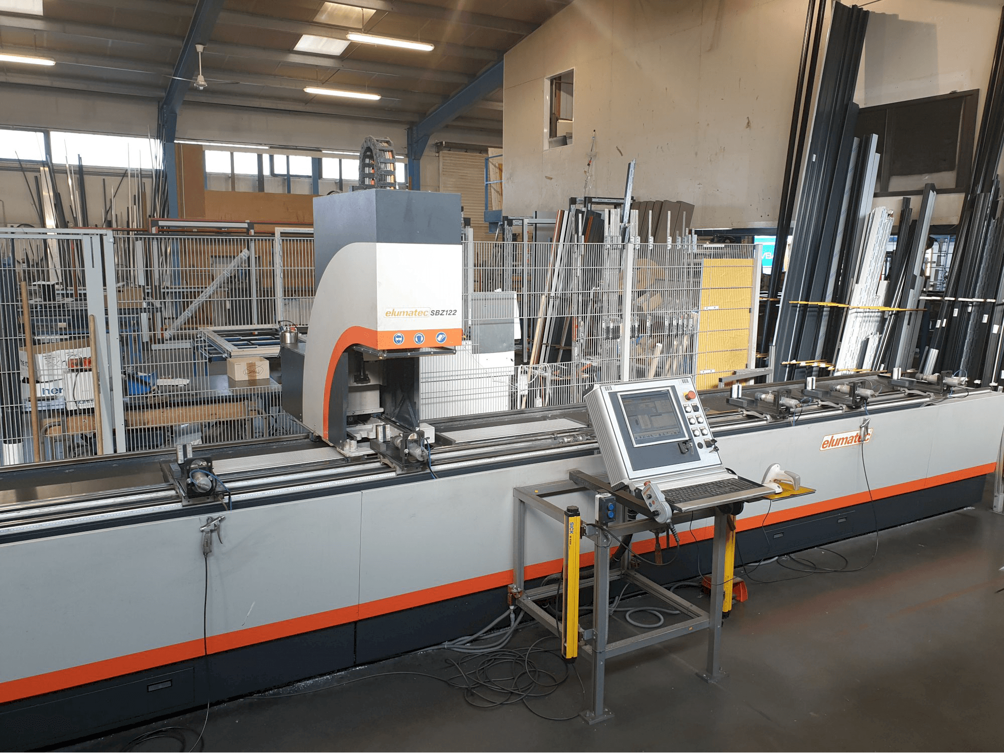 Prikaz stroja elumatec SBZ 122/64 slijeva