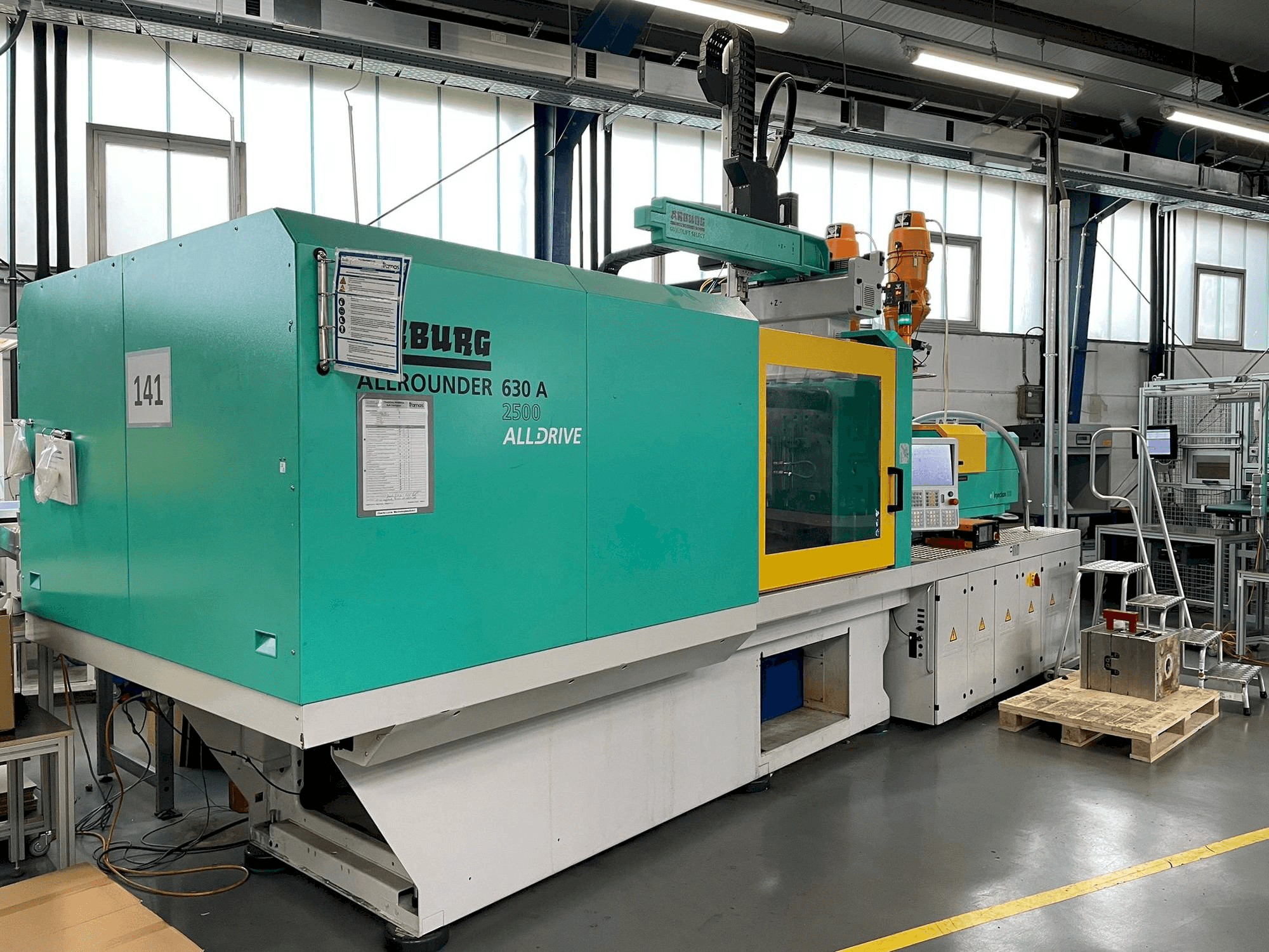 Prikaz stroja Arburg Allrounder 630 A 2500-800 sprijeda