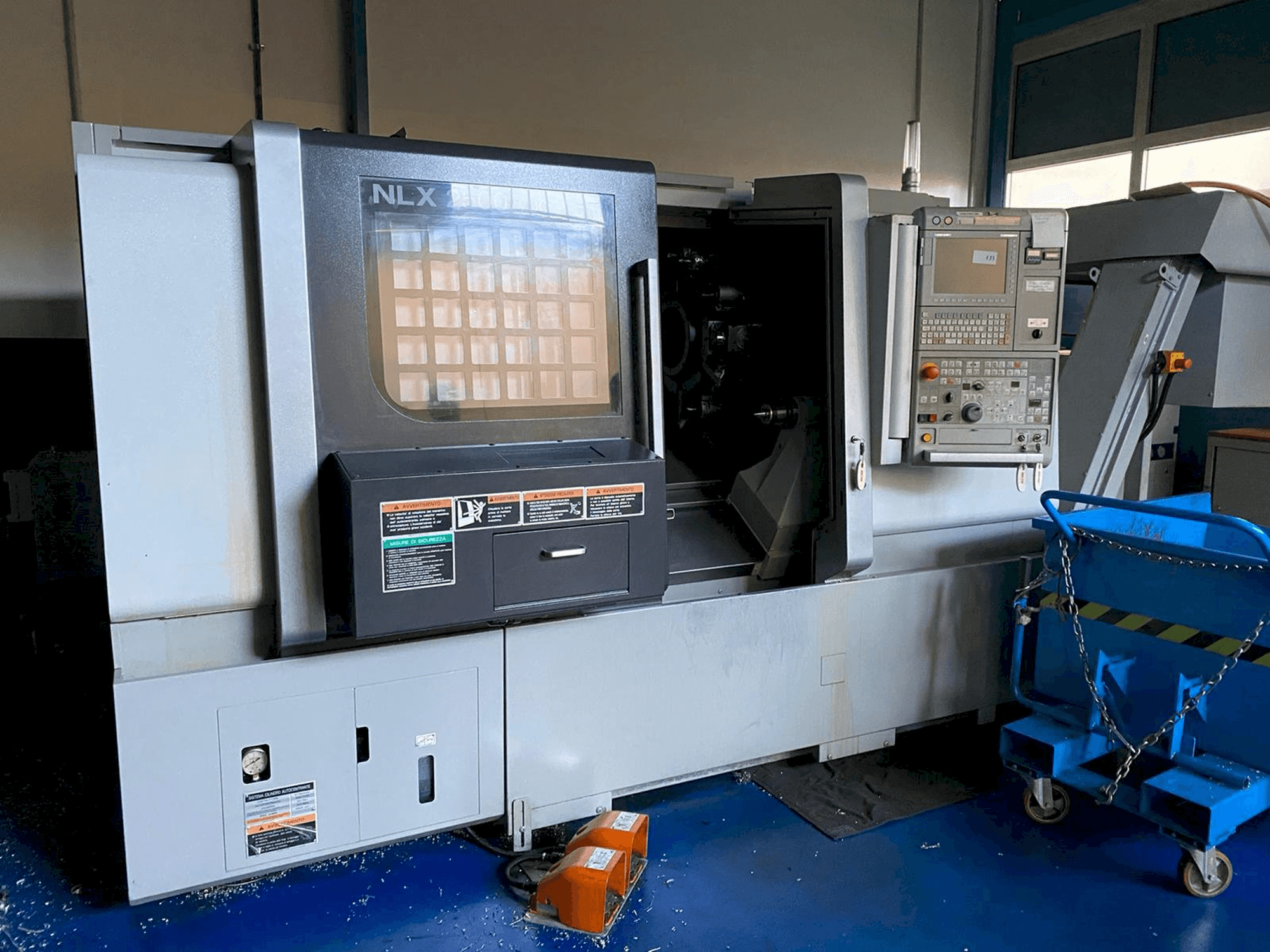 Prikaz stroja MORI SEIKI NLX 2500/MC700 sprijeda