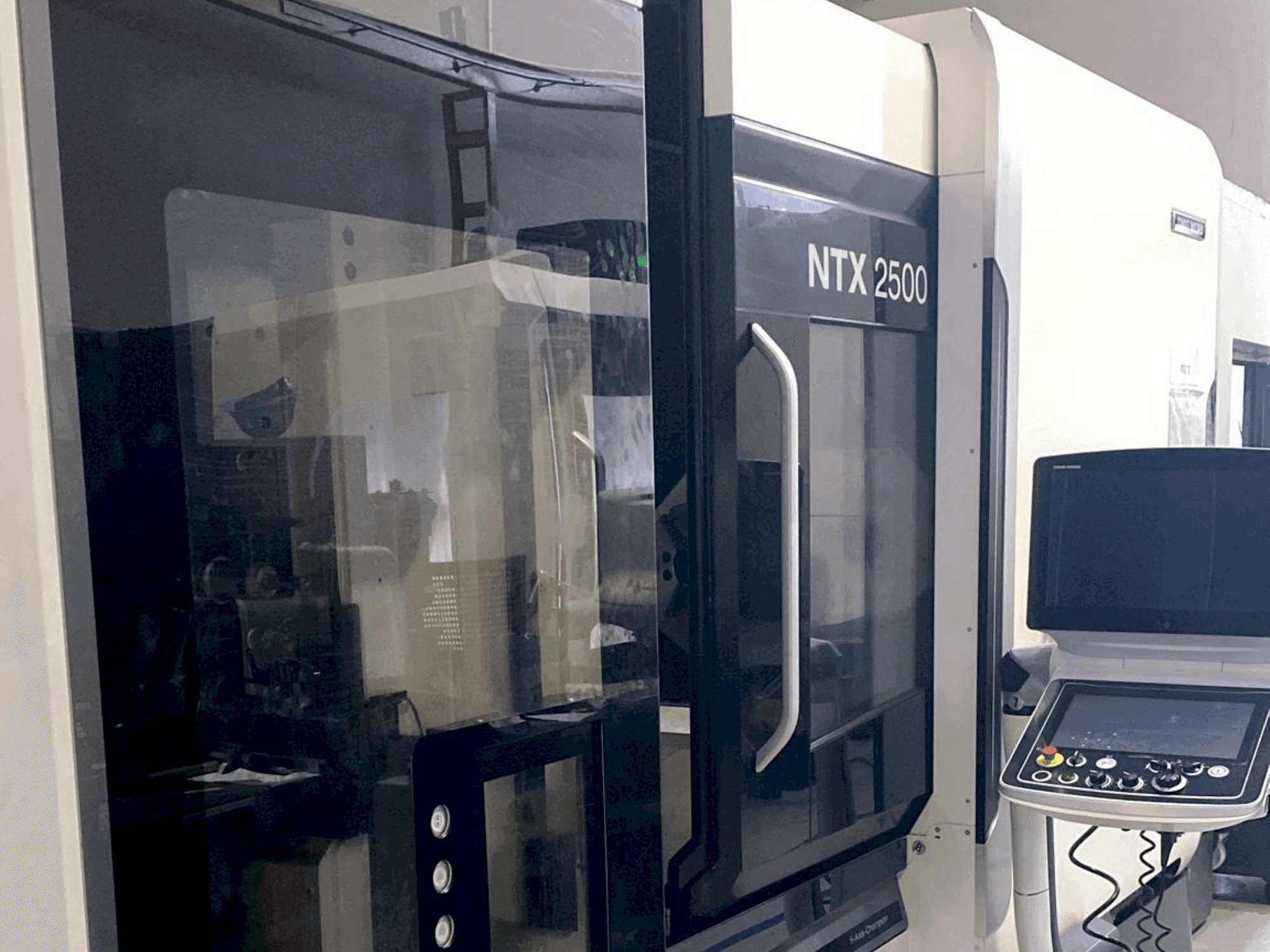 Prikaz stroja DMG MORI NTX2500 / 1500 sprijeda