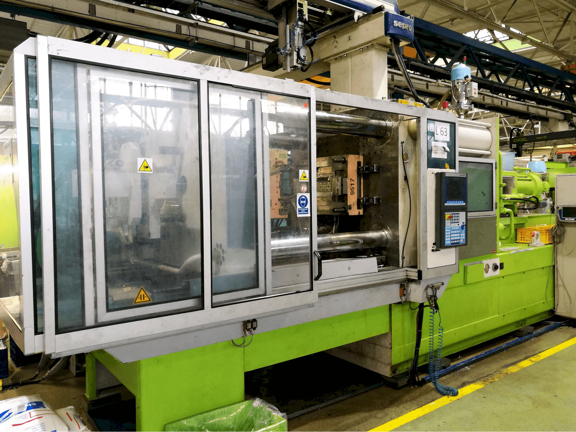 Prikaz stroja Krauss Maffei 420-1900 C2 slijeva