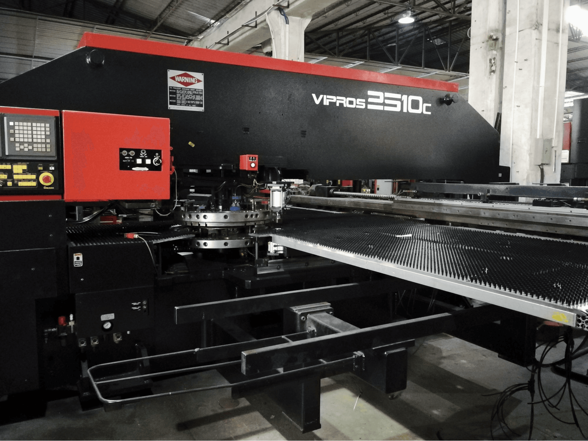 Prikaz stroja AMADA Vipros 2510C straga
