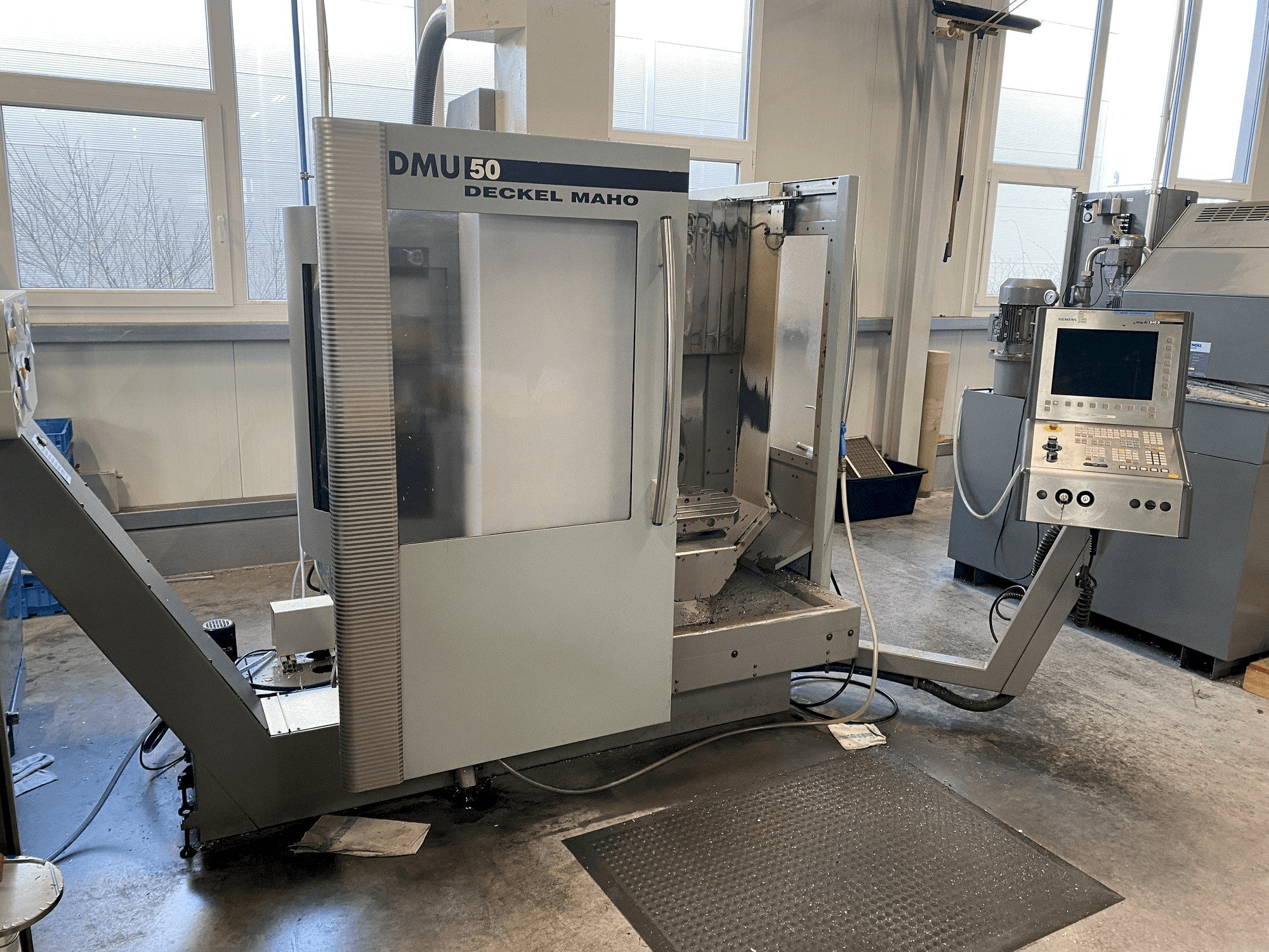 Prikaz stroja DECKEL MAHO DMU 50 sprijeda