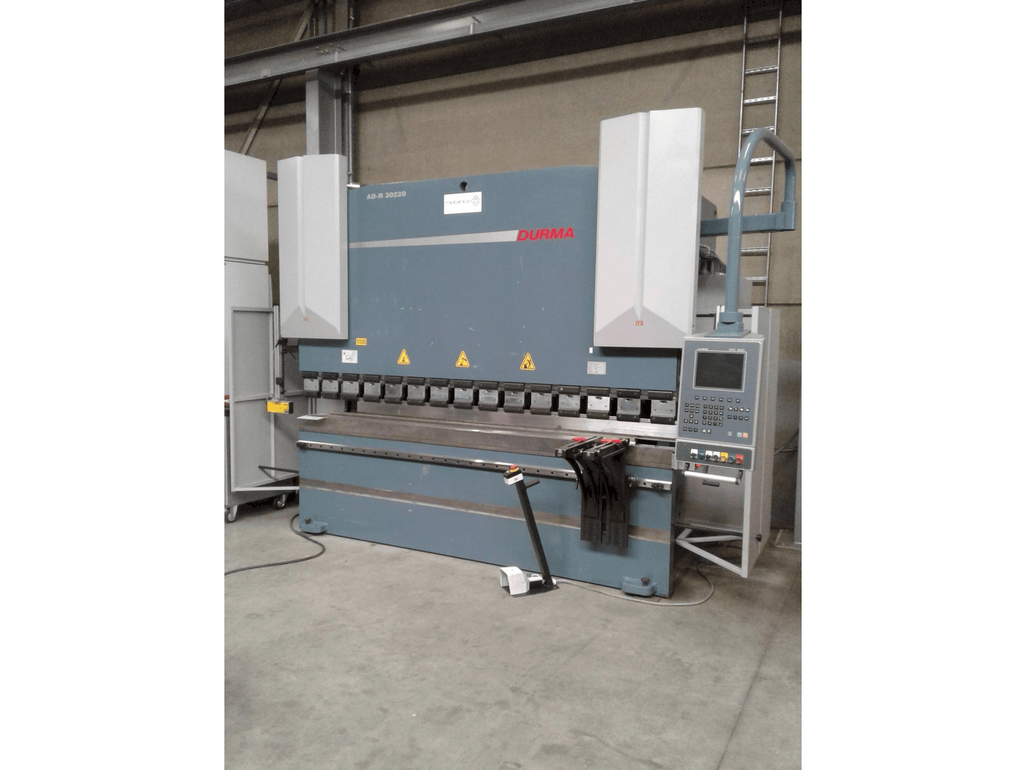 Prikaz stroja Durma AD-R 30220 sprijeda
